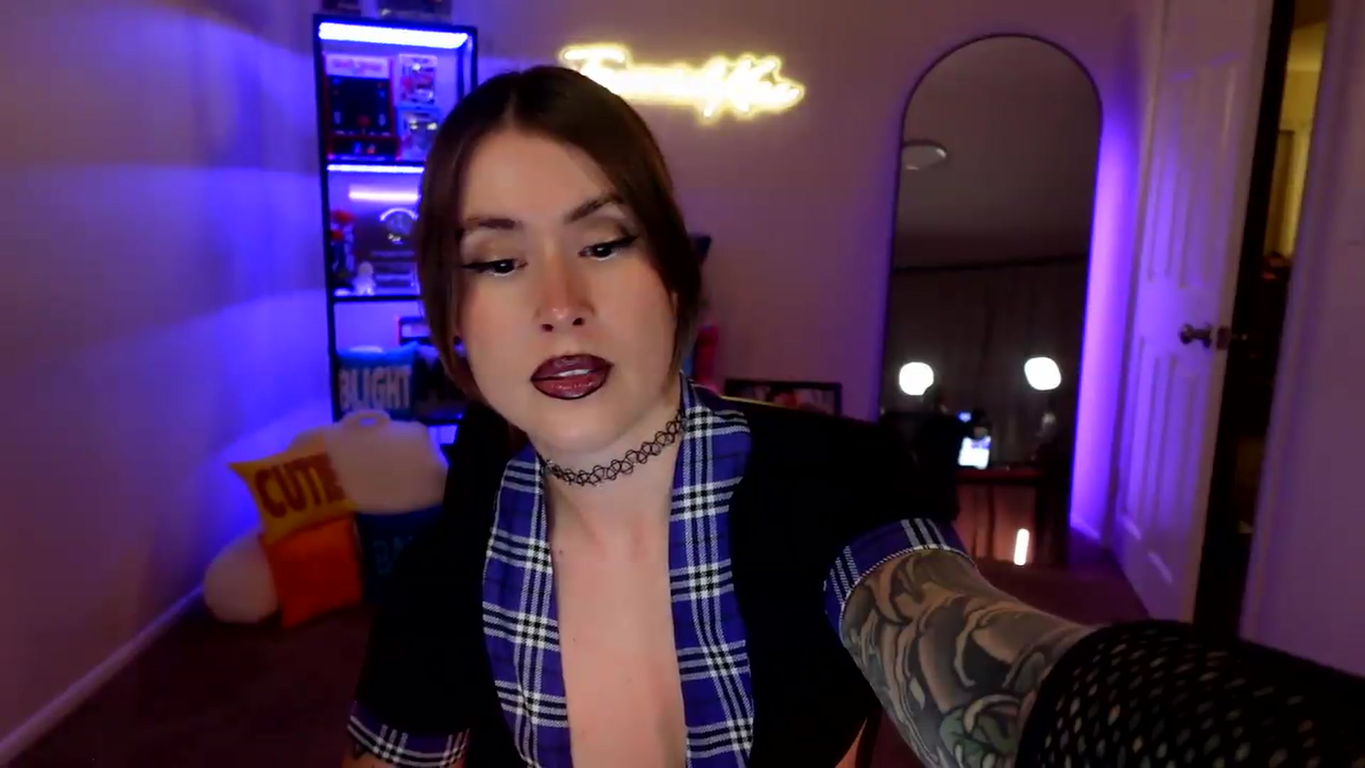 Gallery image thumbnail from ImperialKiss's myfreecams stream on, 05/13/2026, 04:39 image 19 of 20