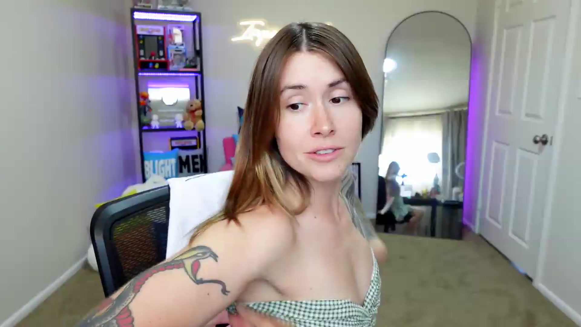 Gallery image thumbnail from ImperialKiss's myfreecams stream on, 05/24/2026, 24:03 image 14 of 20
