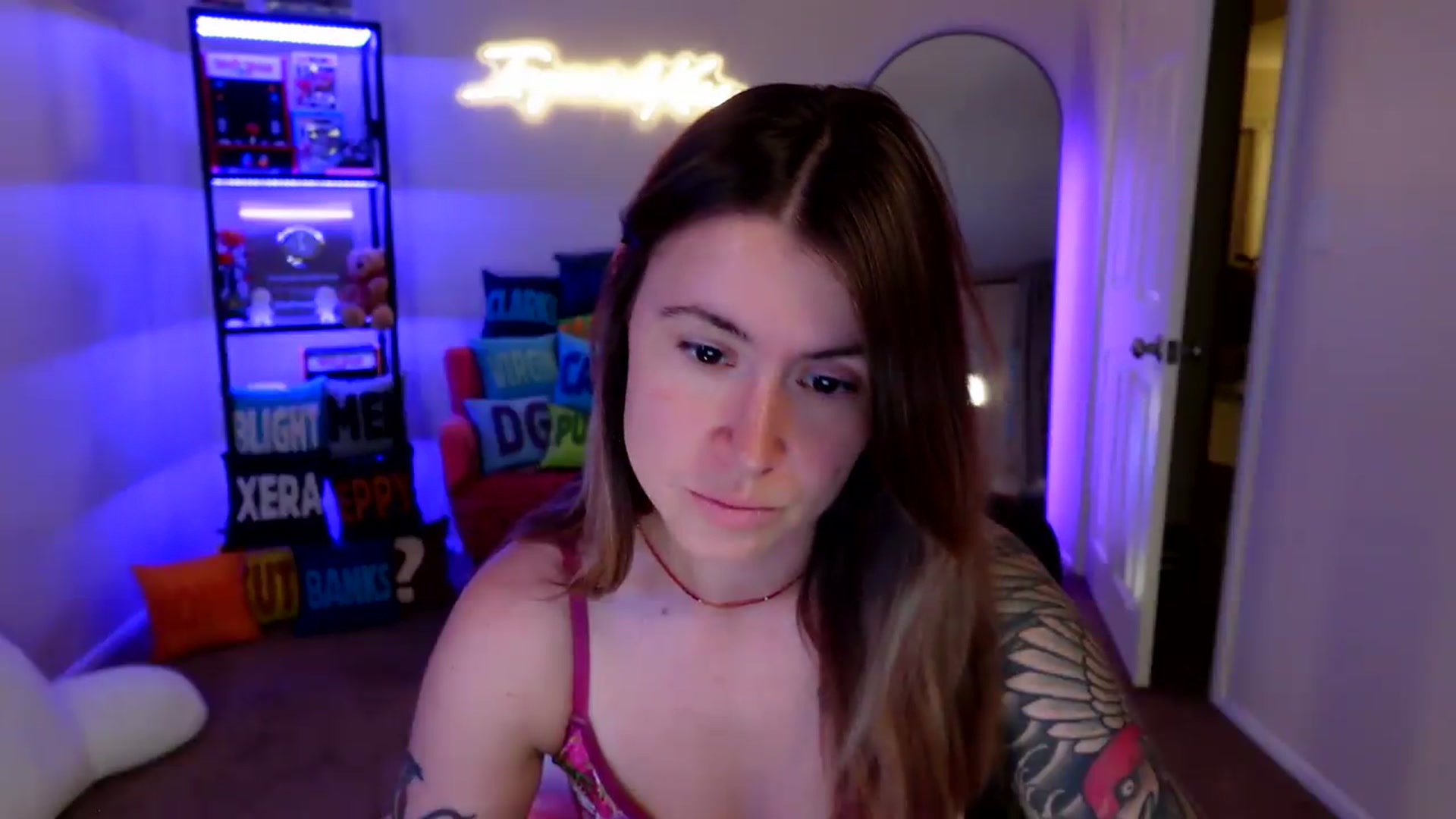 Gallery image thumbnail from ImperialKiss's myfreecams stream on, 06/08/2026, 06:56 image 2 of 20