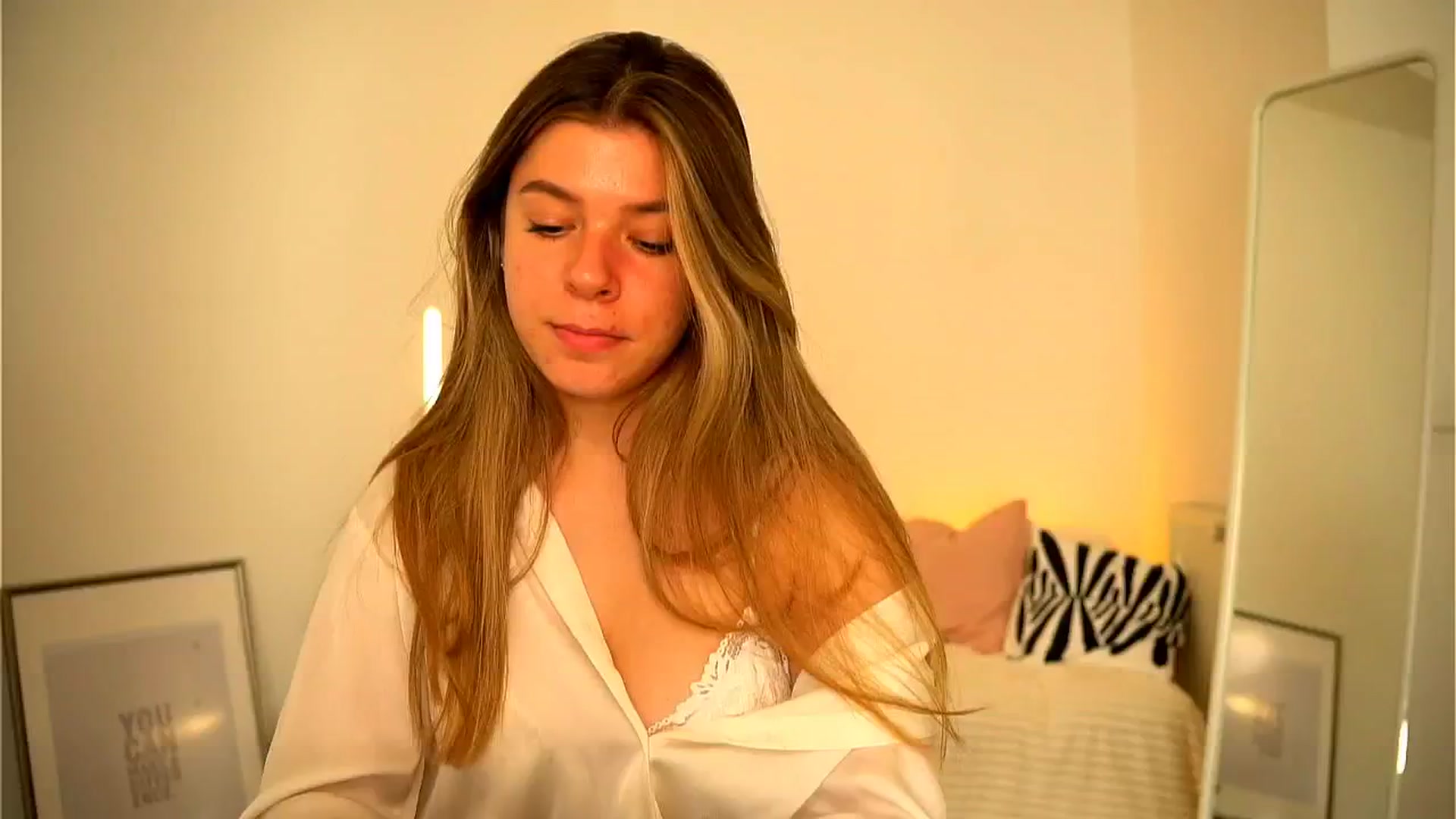 Gallery image thumbnail from Imsofia___'s myfreecams stream on, 09/21/2024, 15:35 image 12 of 20