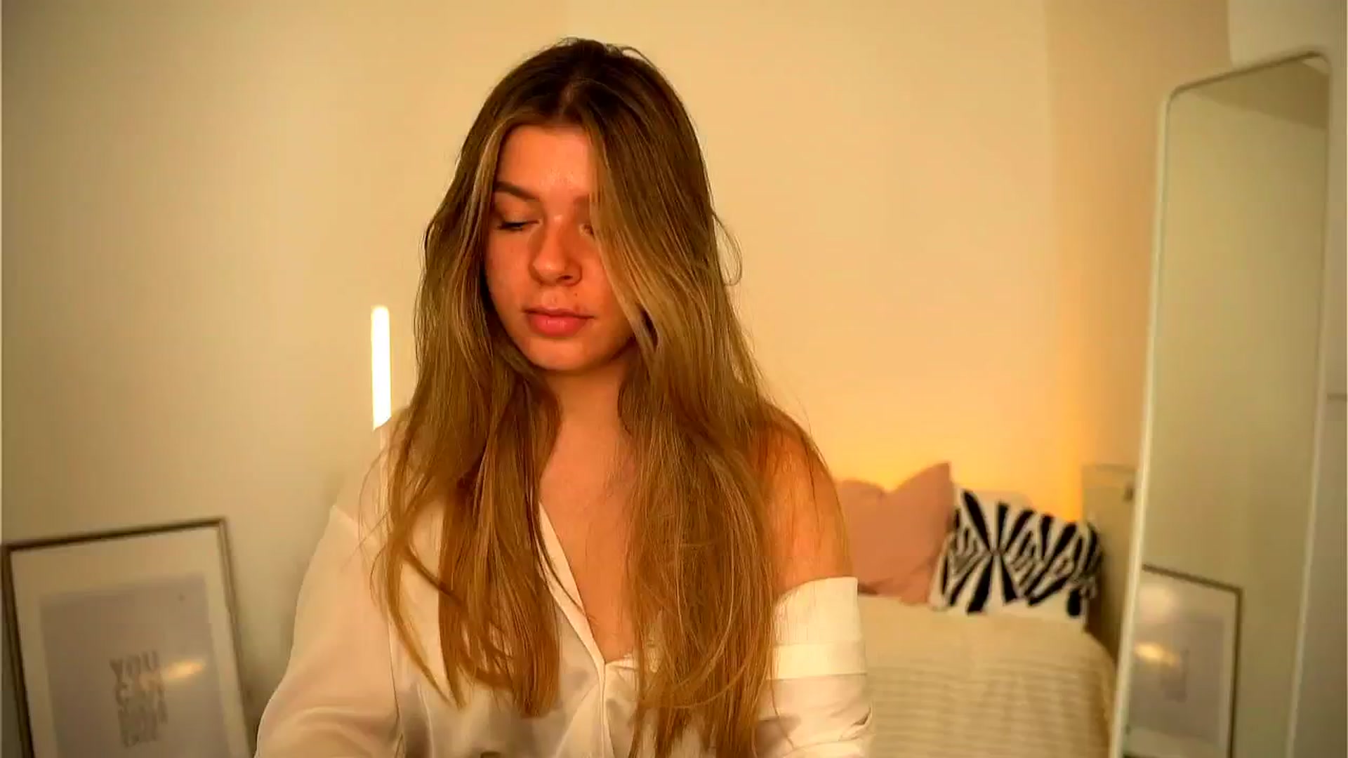 Gallery image thumbnail from Imsofia___'s myfreecams stream on, 09/21/2024, 15:35 image 3 of 20