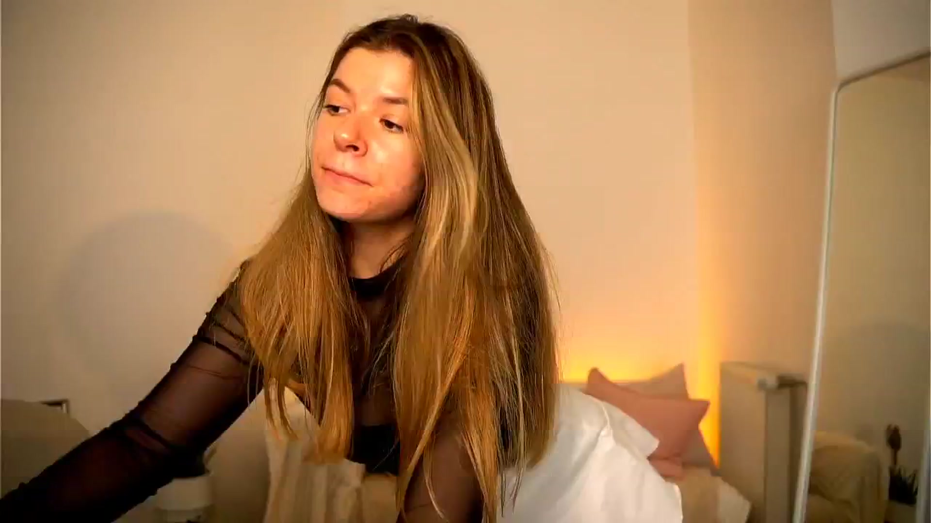 Gallery image thumbnail from Imsofia___'s myfreecams stream on, 09/27/2024, 13:52 image 14 of 20