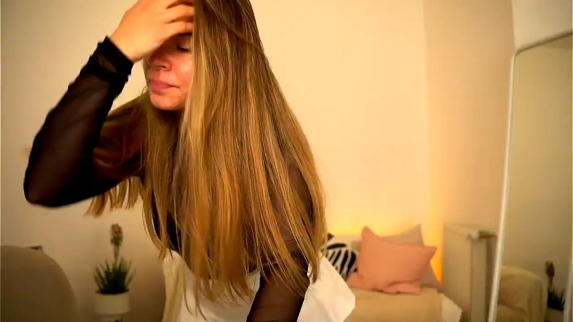 Gallery image thumbnail from Imsofia___'s myfreecams stream on, 09/27/2024, 13:52 image 13 of 20