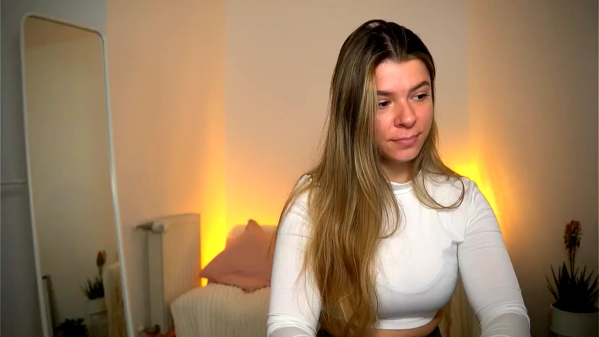 Gallery image thumbnail from Imsofia___'s myfreecams stream on, 09/28/2024, 11:27 image 10 of 20