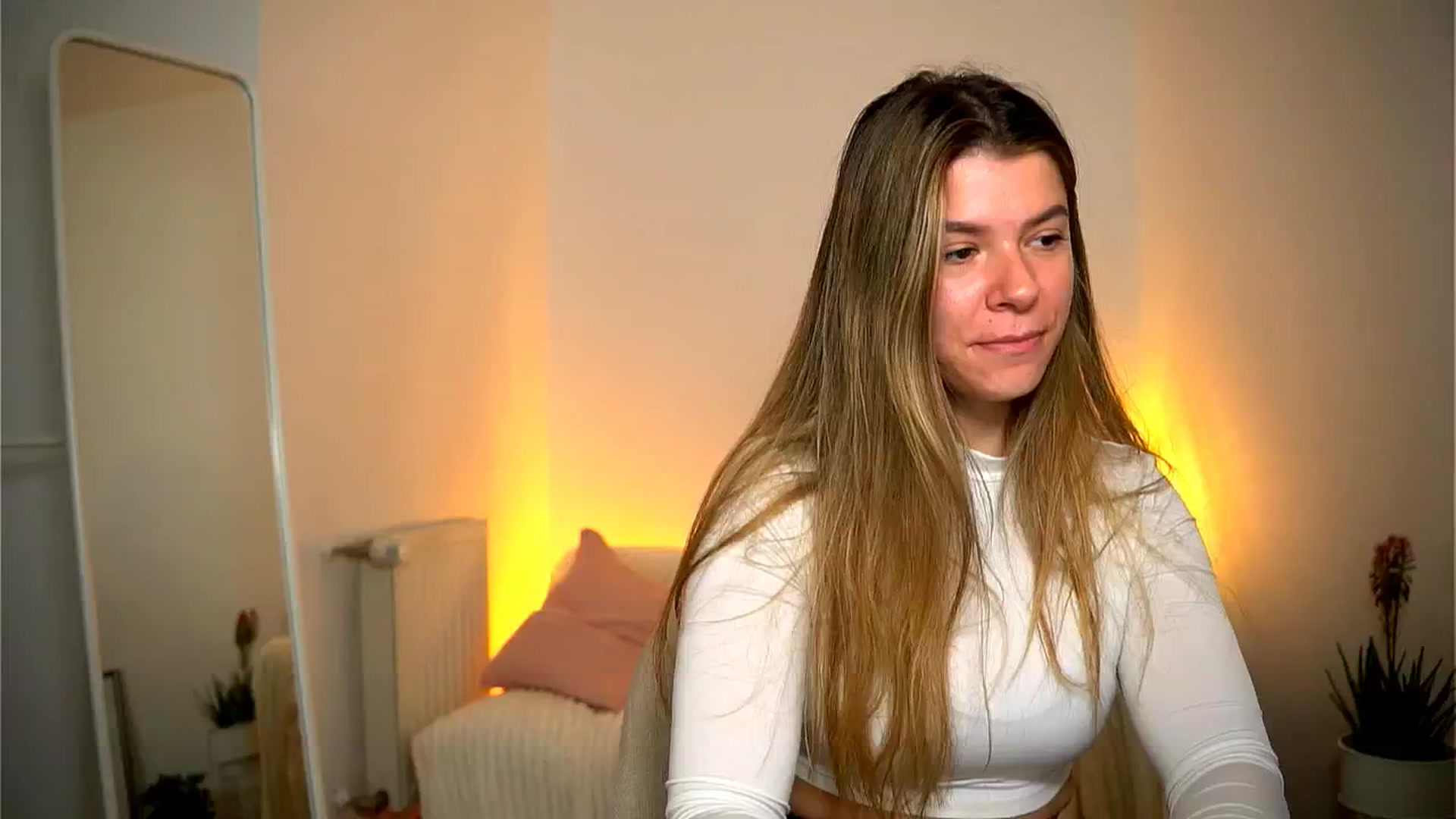 Gallery image thumbnail from Imsofia___'s myfreecams stream on, 09/28/2024, 11:27 image 17 of 20