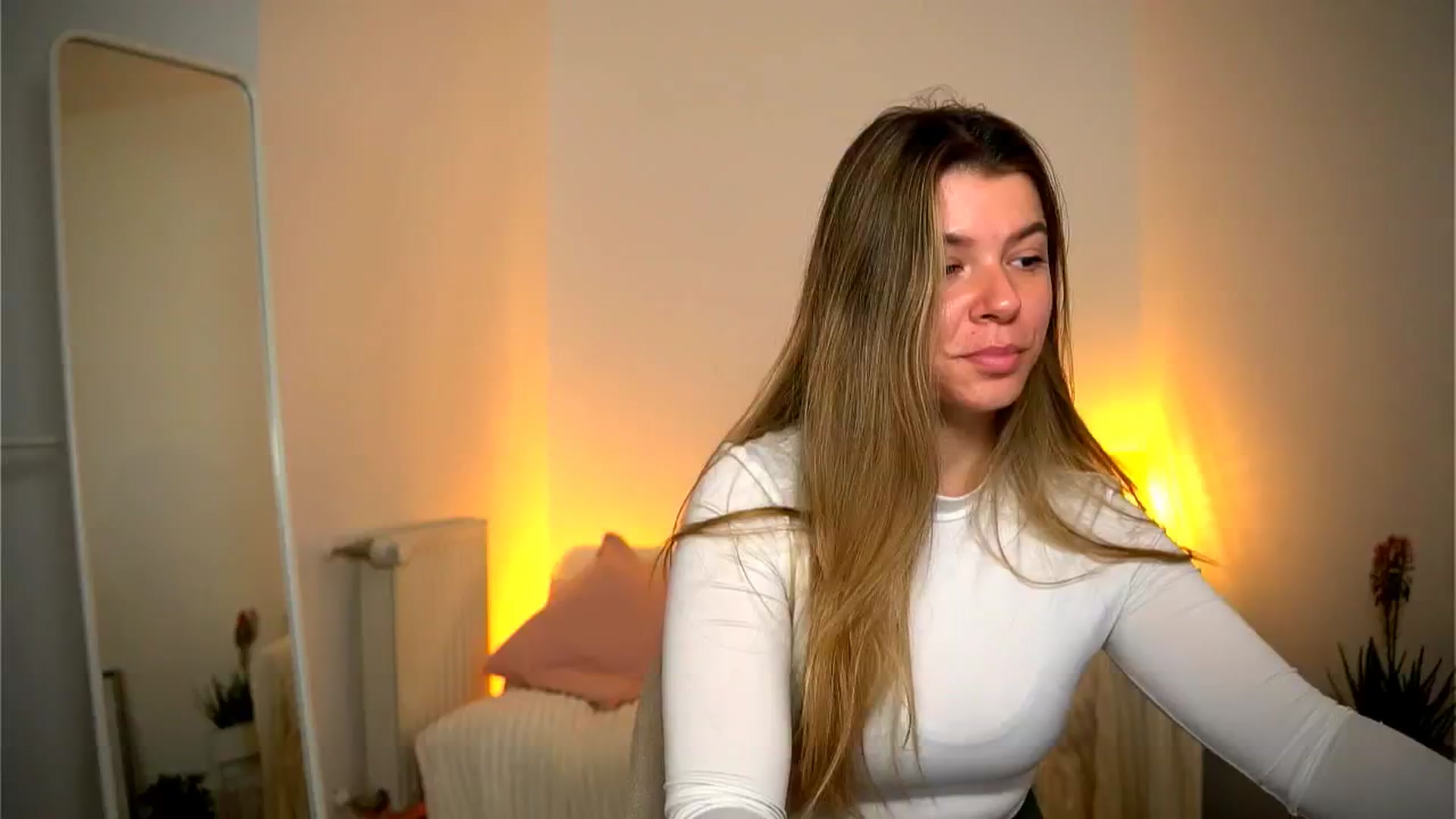 Gallery image thumbnail from Imsofia___'s myfreecams stream on, 09/28/2024, 11:27 image 14 of 20