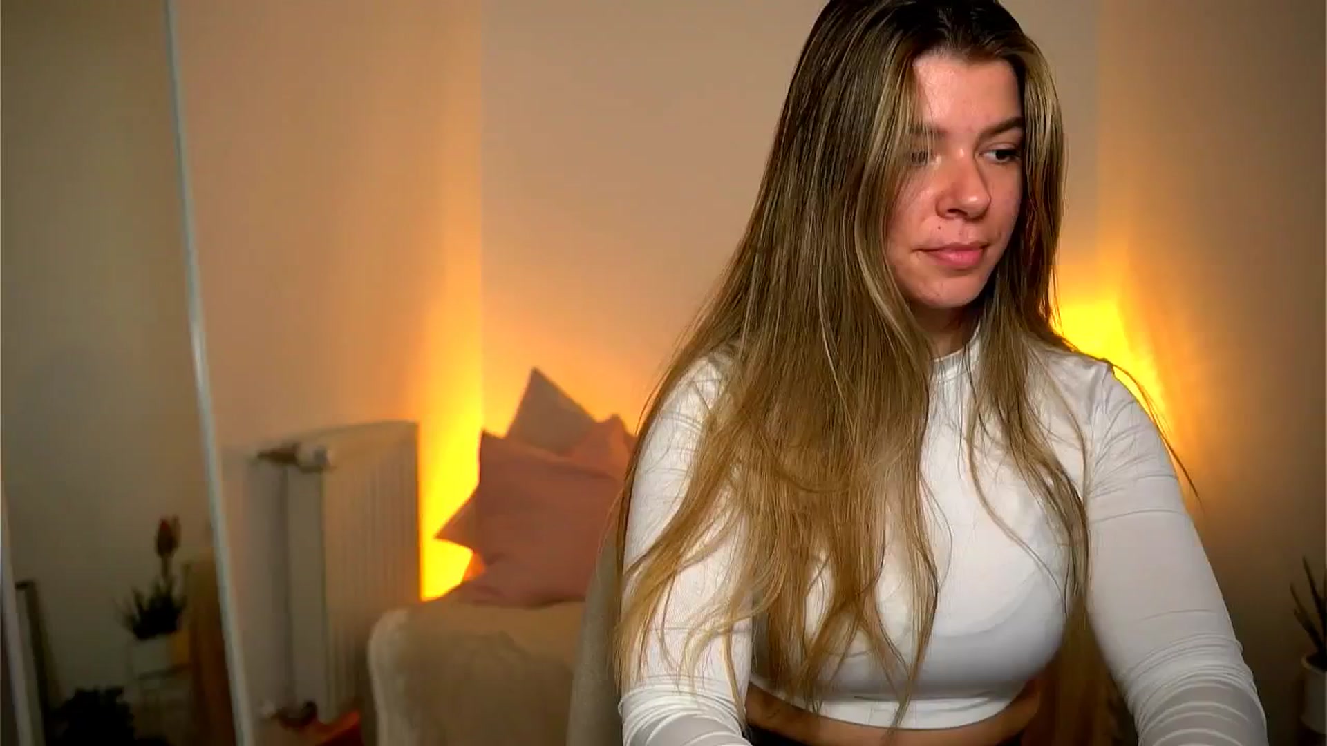 Gallery image thumbnail from Imsofia___'s myfreecams stream on, 09/28/2024, 13:17 image 17 of 20