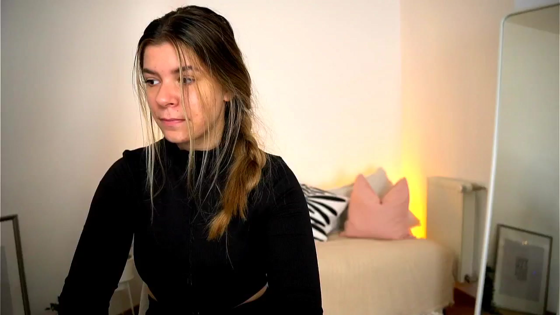 Gallery image thumbnail from Imsofia___'s myfreecams stream on, 09/29/2024, 10:53 image 17 of 20