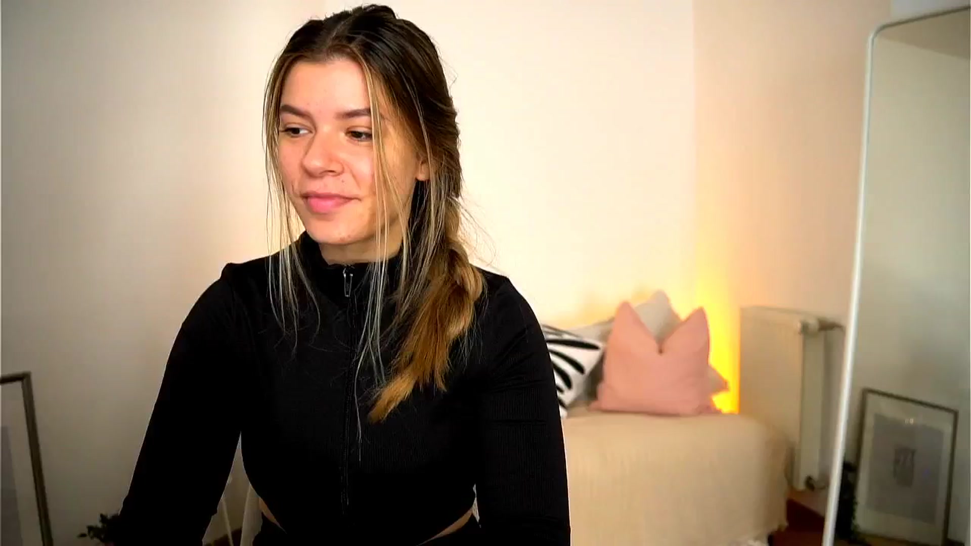 Gallery image thumbnail from Imsofia___'s myfreecams stream on, 09/29/2024, 10:53 image 18 of 20