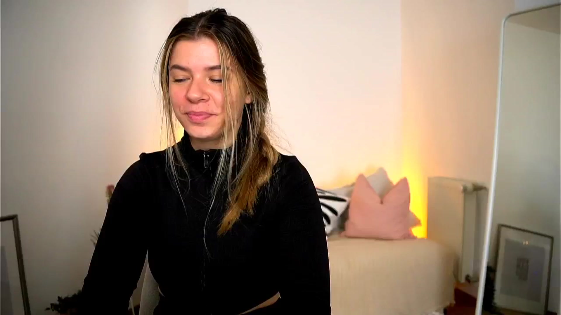 Gallery image thumbnail from Imsofia___'s myfreecams stream on, 09/29/2024, 10:53 image 19 of 20