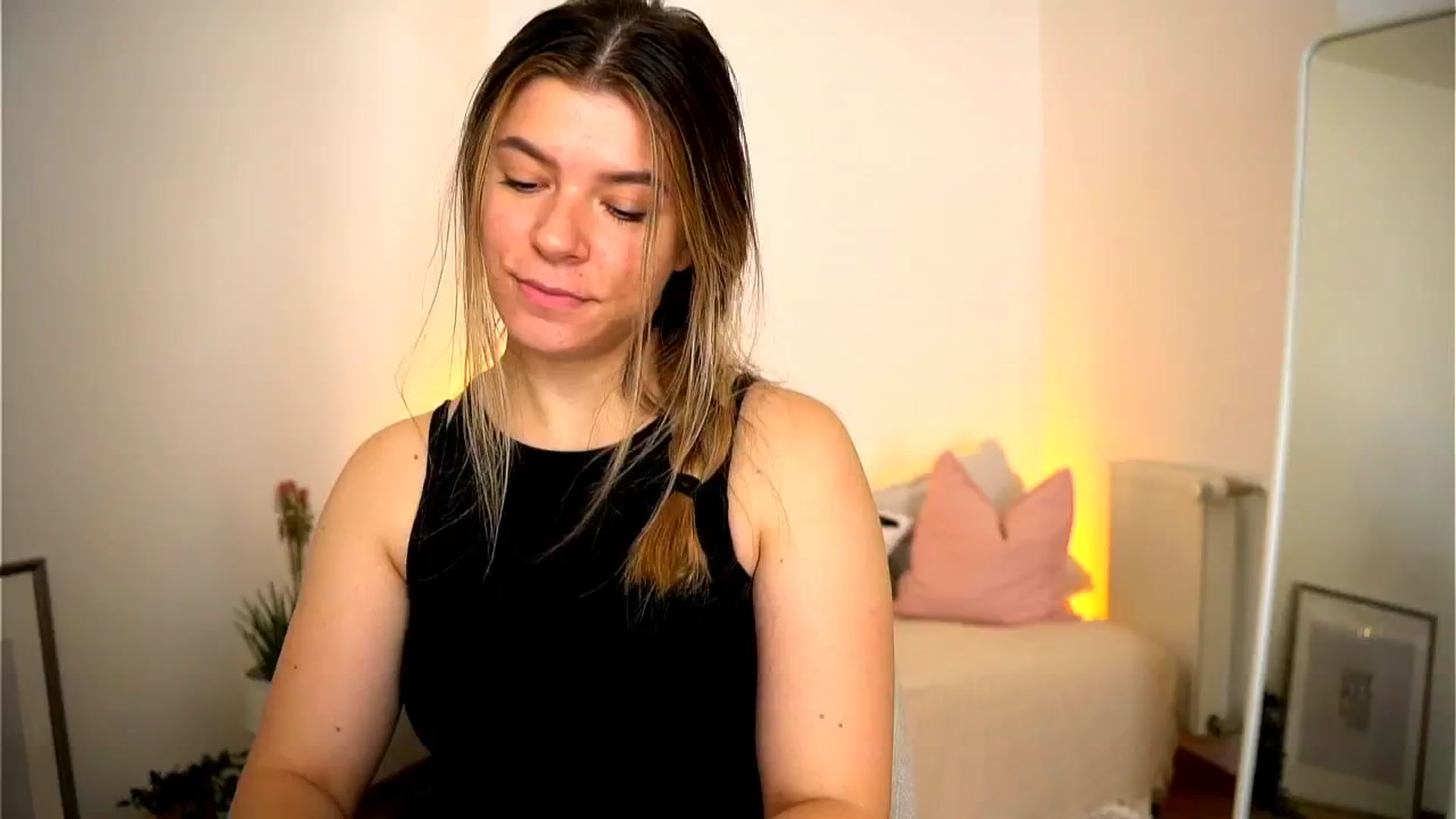 Gallery image thumbnail from Imsofia___'s myfreecams stream on, 09/29/2024, 14:01 image 12 of 20