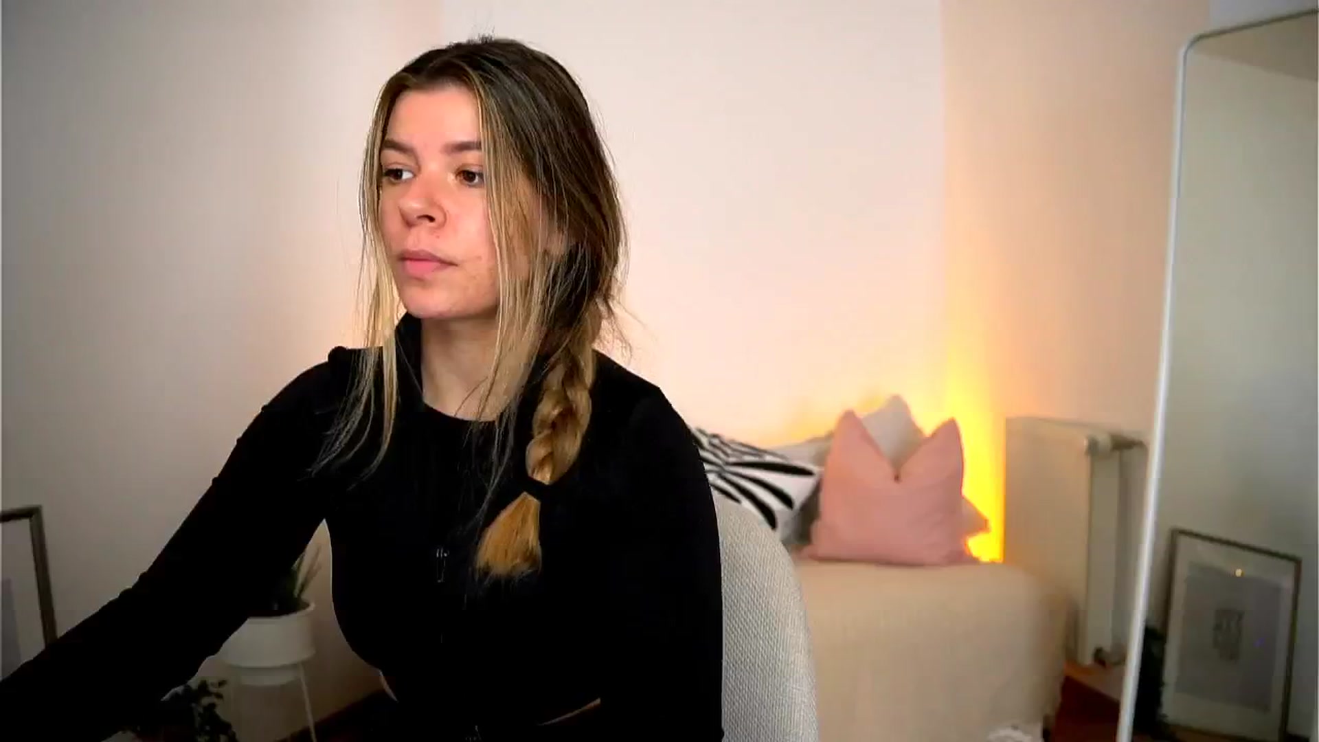 Gallery image thumbnail from Imsofia___'s myfreecams stream on, 09/29/2024, 14:01 image 3 of 20