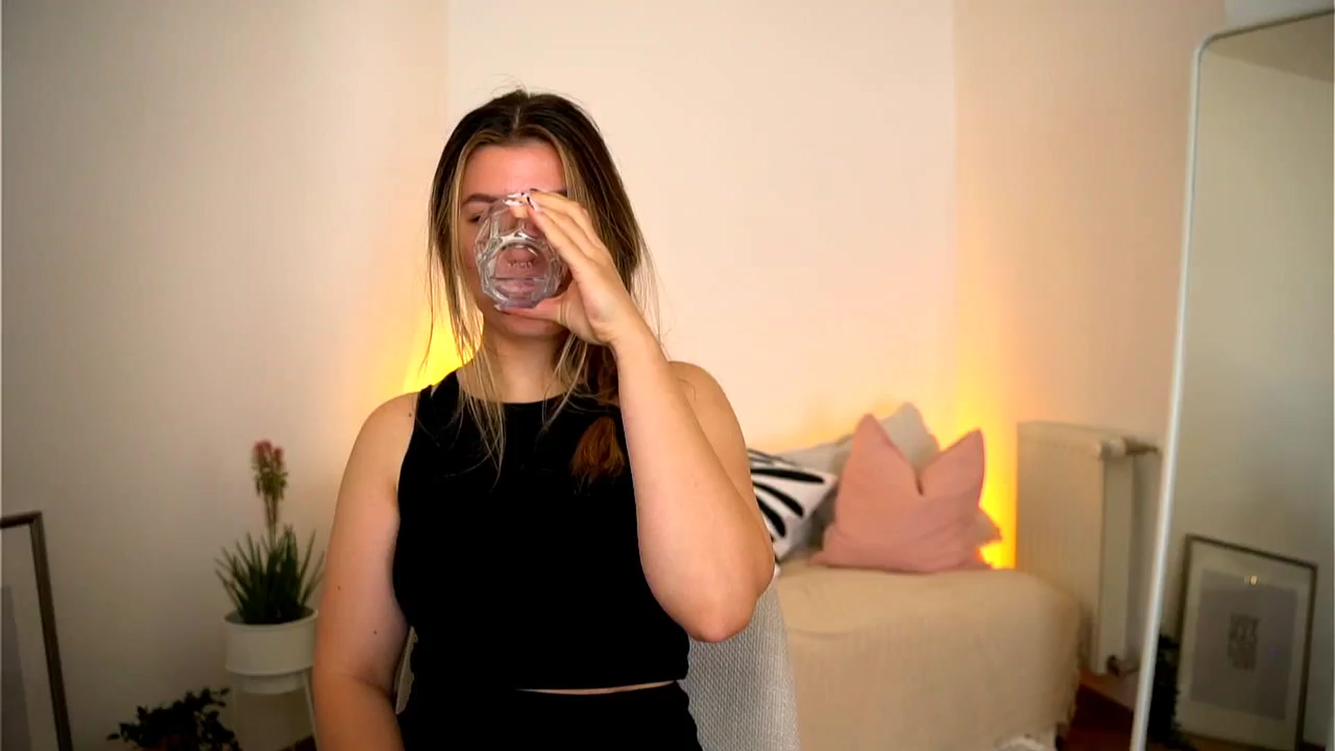 Gallery image thumbnail from Imsofia___'s myfreecams stream on, 09/29/2024, 14:01 image 13 of 20
