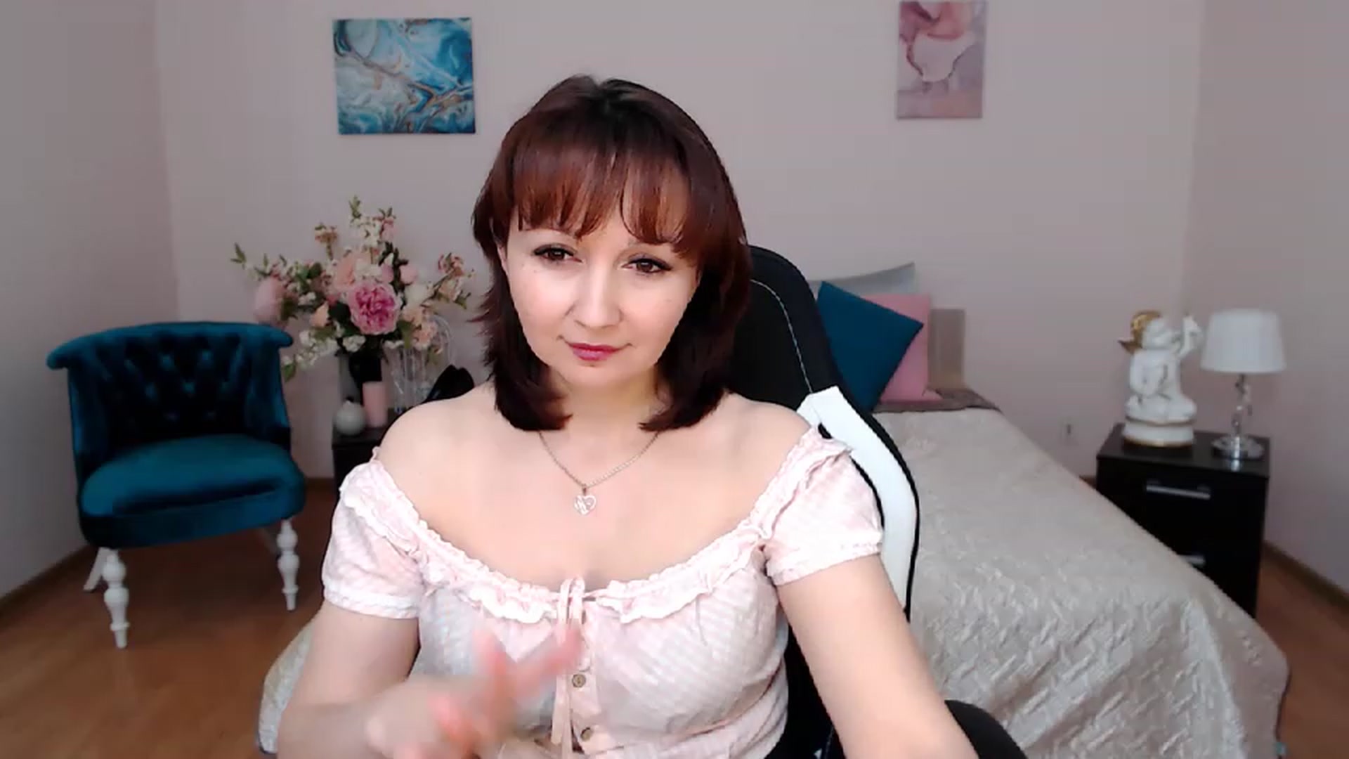 Gallery image thumbnail from InLovedMoon's myfreecams stream on, 11/24/2022, 22:07 image 13 of 20