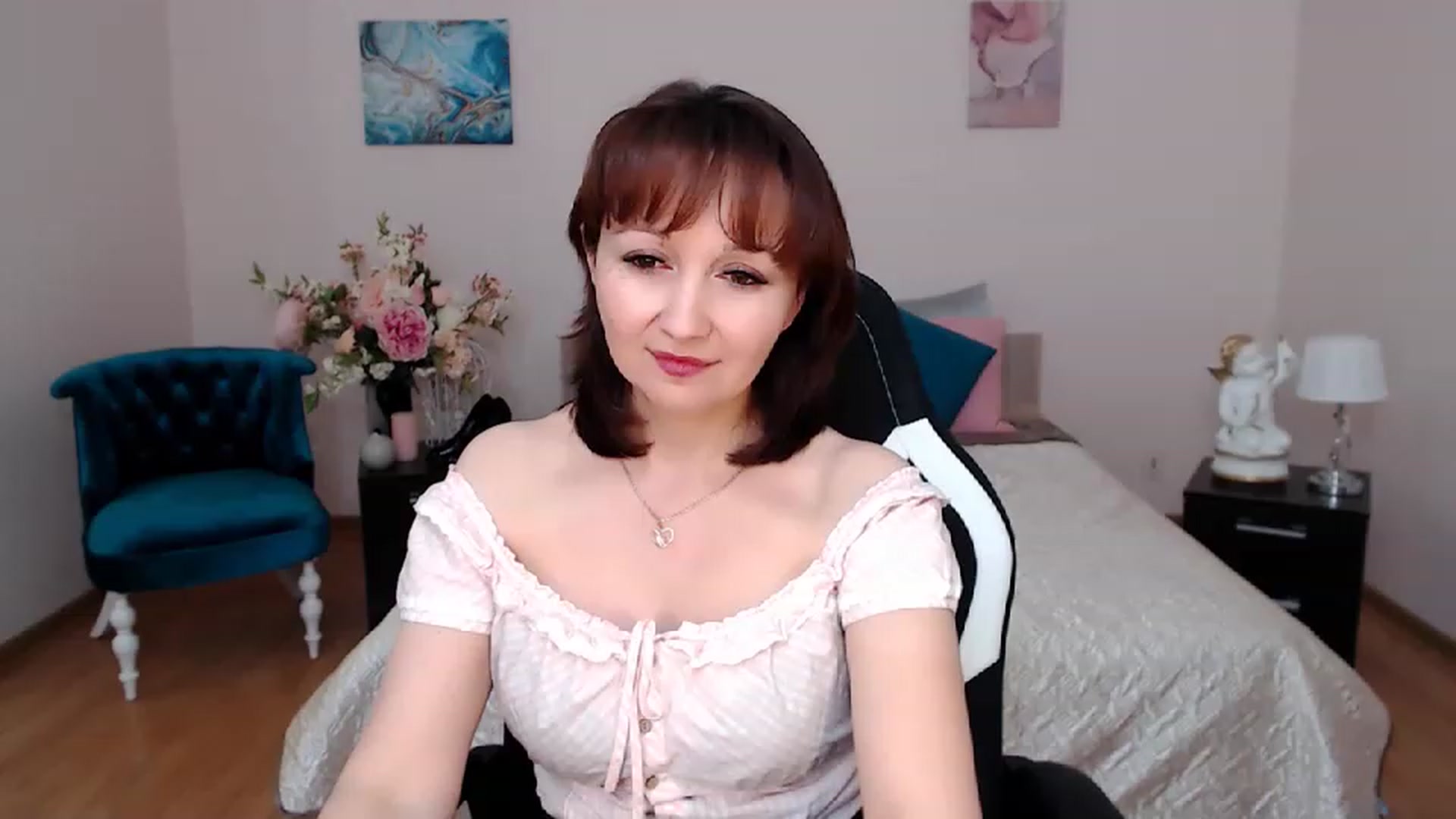 Gallery image thumbnail from InLovedMoon's myfreecams stream on, 11/24/2022, 22:07 image 7 of 20