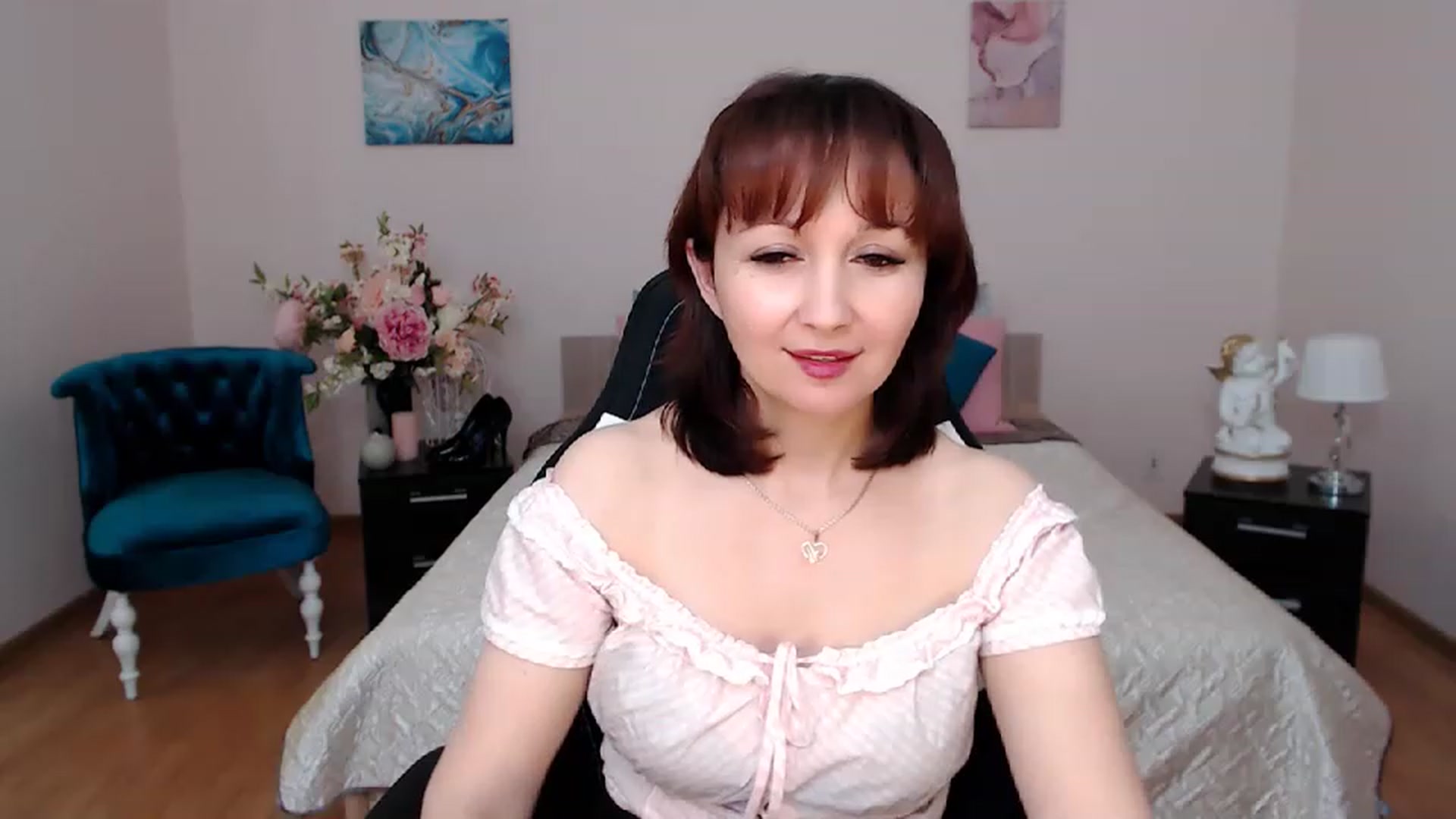 Gallery image thumbnail from InLovedMoon's myfreecams stream on, 11/24/2022, 22:07 image 5 of 20