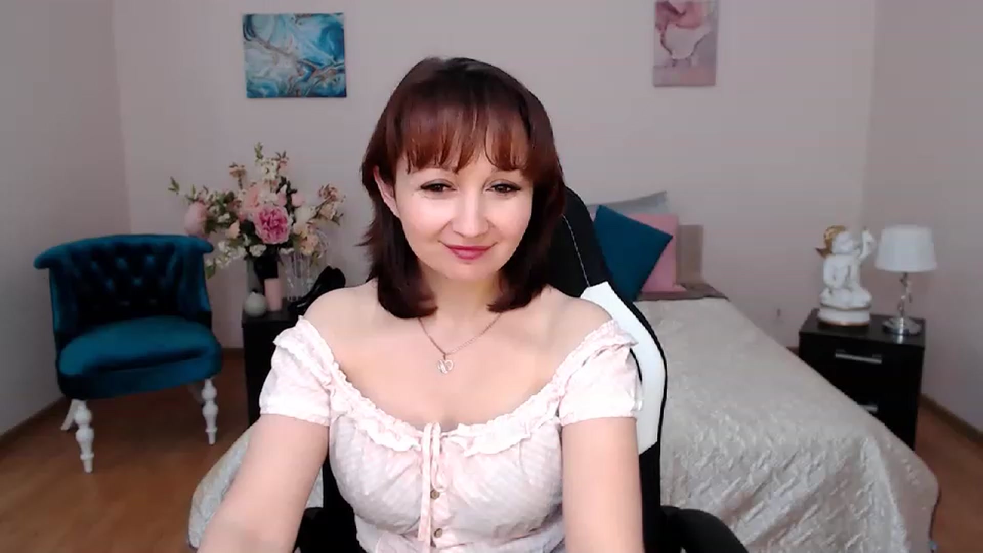 Gallery image thumbnail from InLovedMoon's myfreecams stream on, 11/24/2022, 22:07 image 15 of 20