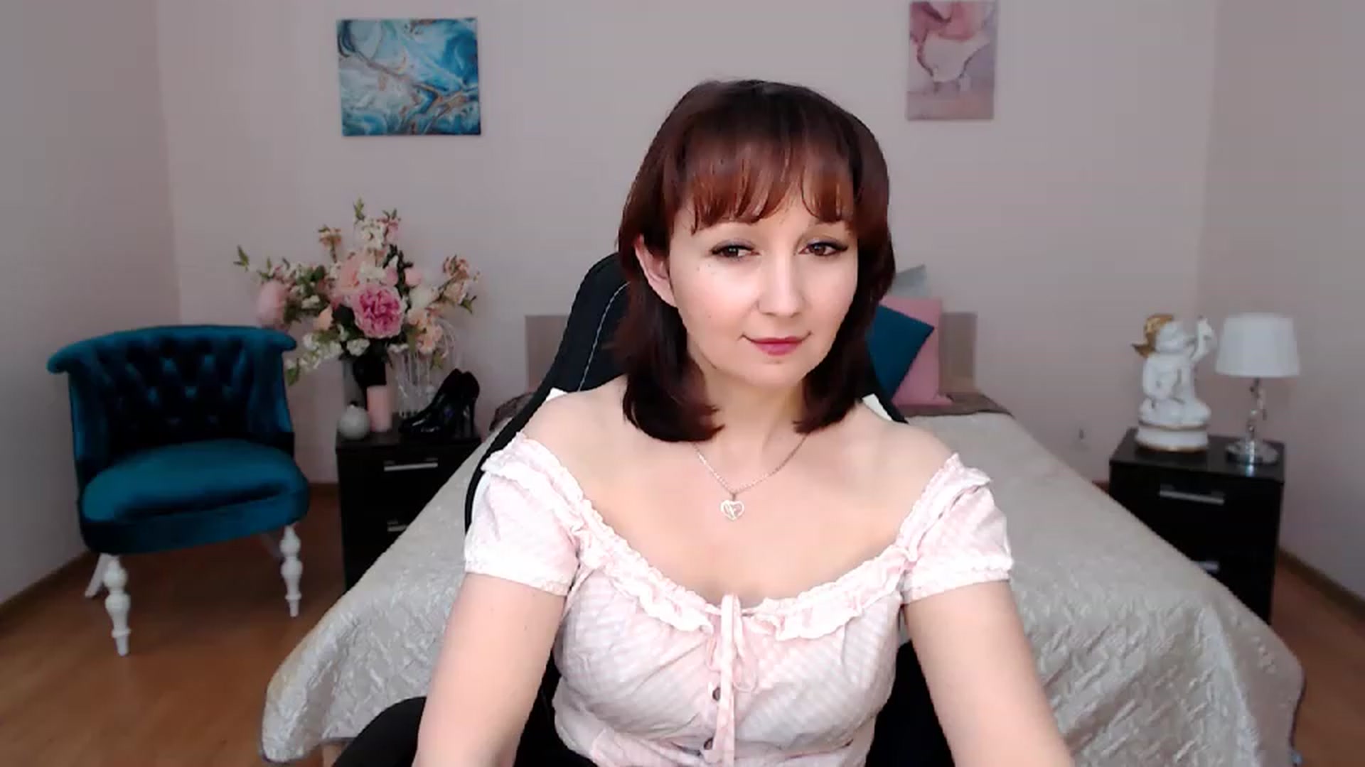Gallery image thumbnail from InLovedMoon's myfreecams stream on, 11/24/2022, 22:07 image 17 of 20