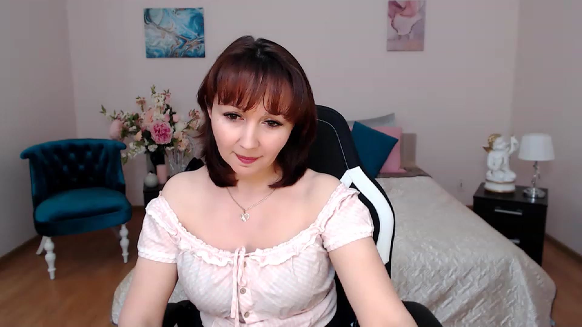 Gallery image thumbnail from InLovedMoon's myfreecams stream on, 11/24/2022, 22:07 image 14 of 20
