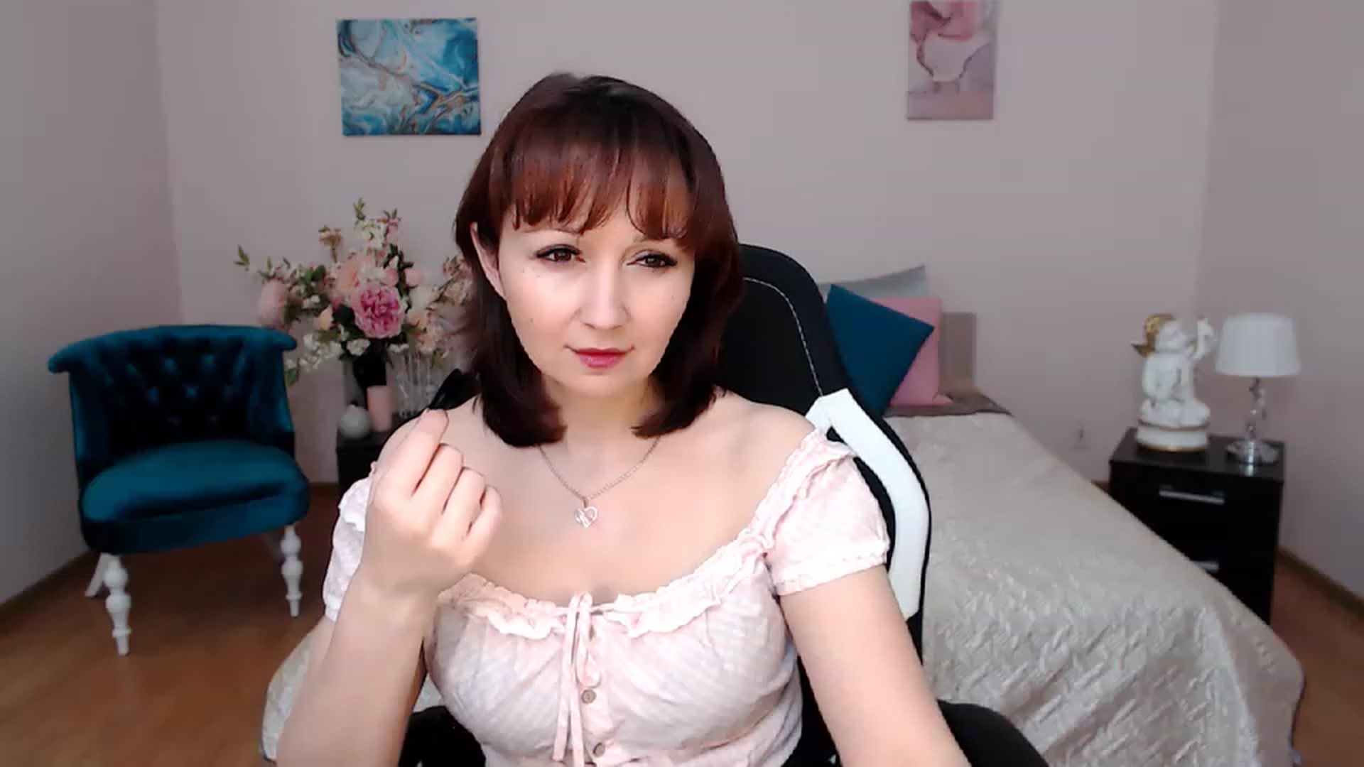 Gallery image thumbnail from InLovedMoon's myfreecams stream on, 11/24/2022, 22:07 image 8 of 20