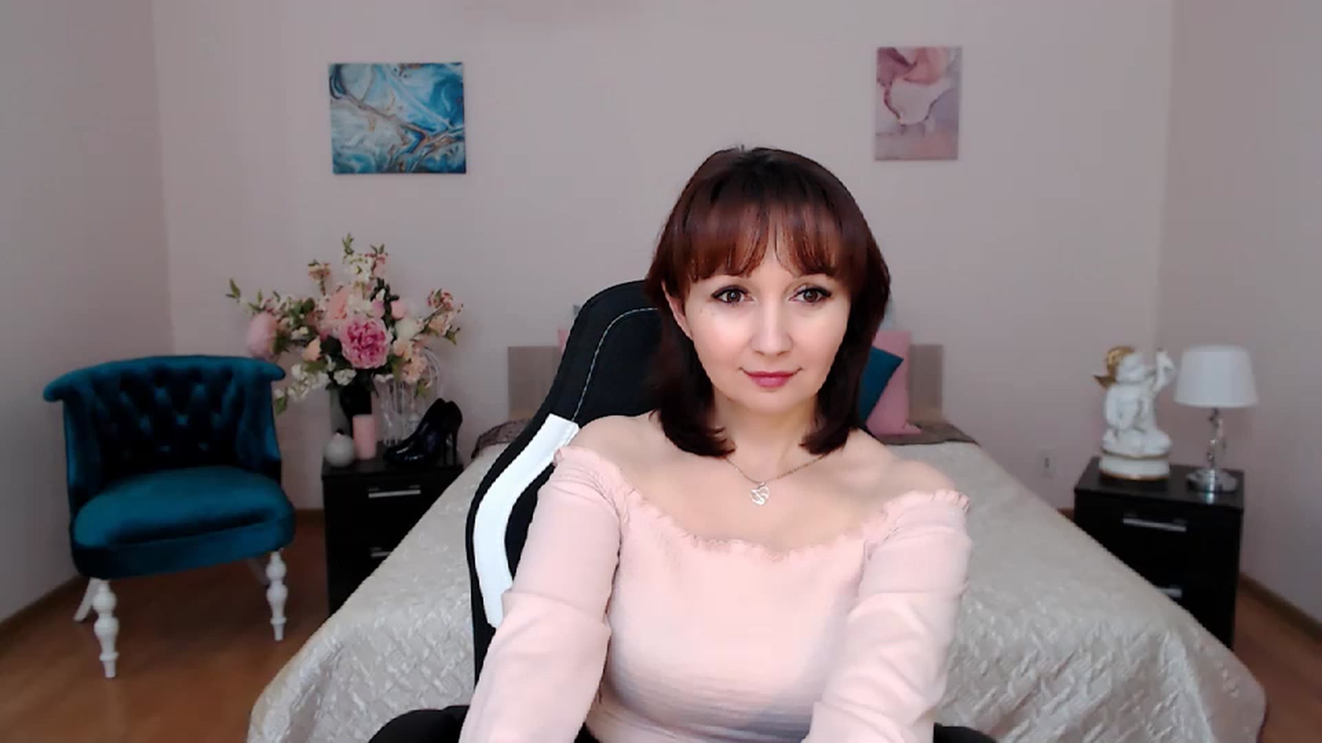 Gallery image thumbnail from InLovedMoon's myfreecams stream on, 11/24/2022, 23:56 image 1 of 20