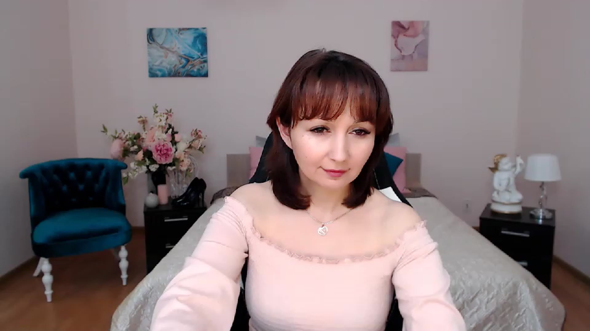 Gallery image thumbnail from InLovedMoon's myfreecams stream on, 11/24/2022, 23:56 image 2 of 20