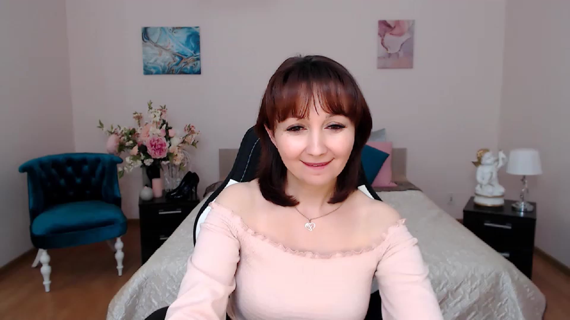 Gallery image thumbnail from InLovedMoon's myfreecams stream on, 11/24/2022, 23:56 image 18 of 20