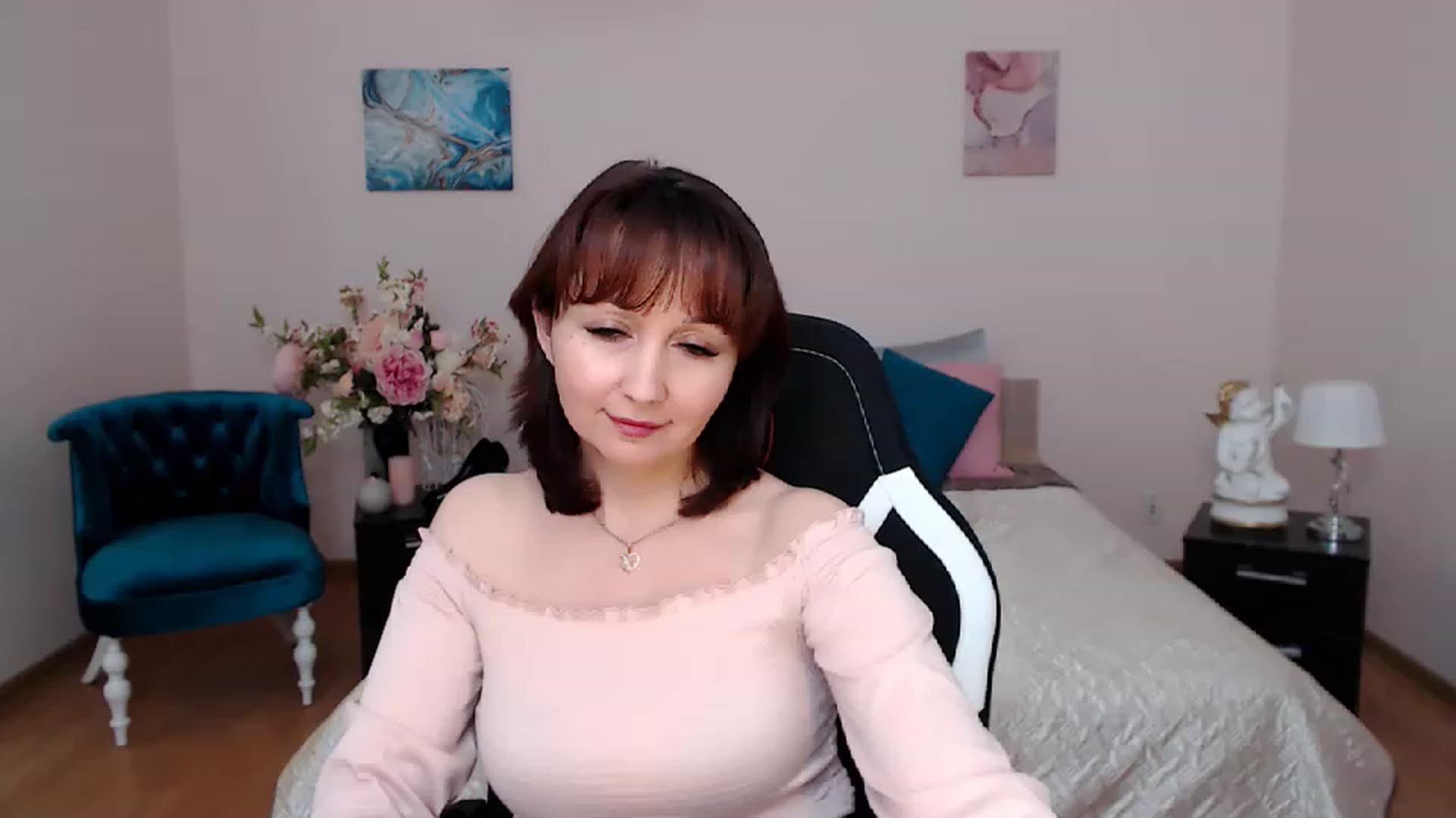 Gallery image thumbnail from InLovedMoon's myfreecams stream on, 11/24/2022, 23:56 image 9 of 20