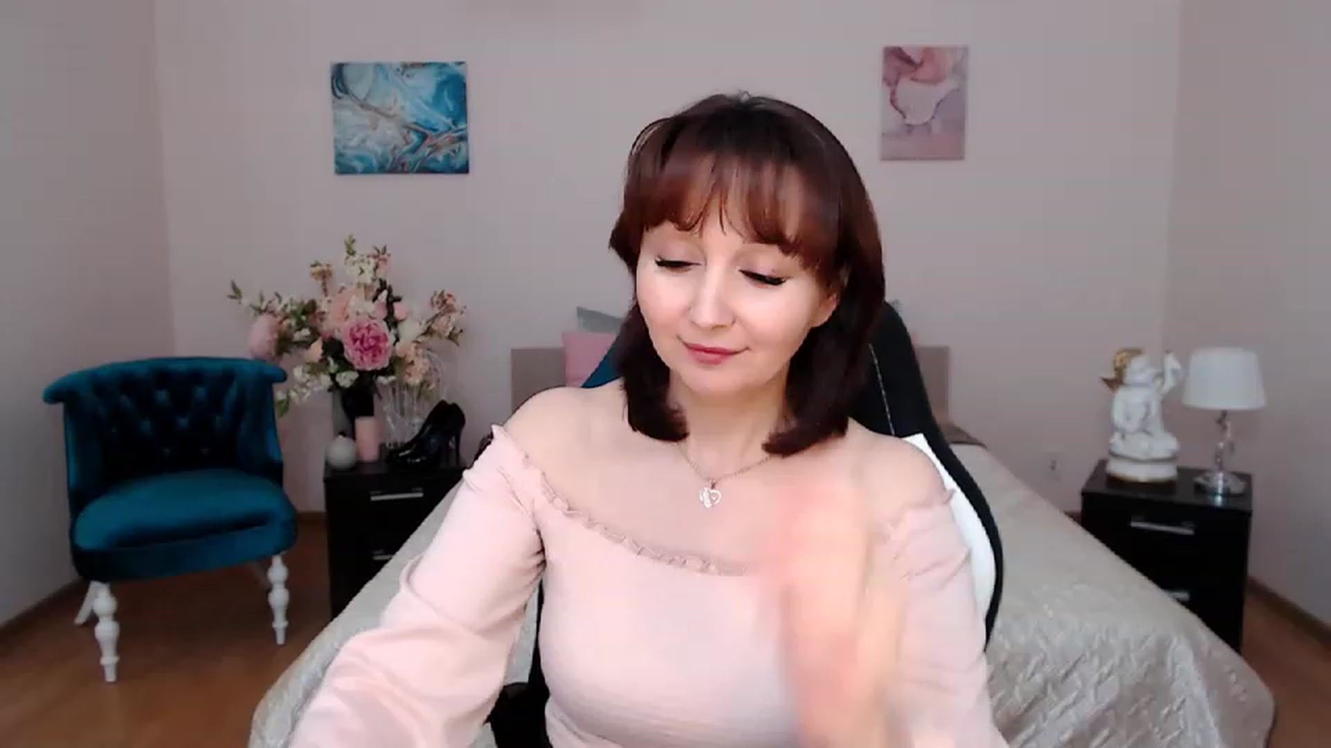Gallery image thumbnail from InLovedMoon's myfreecams stream on, 11/24/2022, 23:56 image 13 of 20