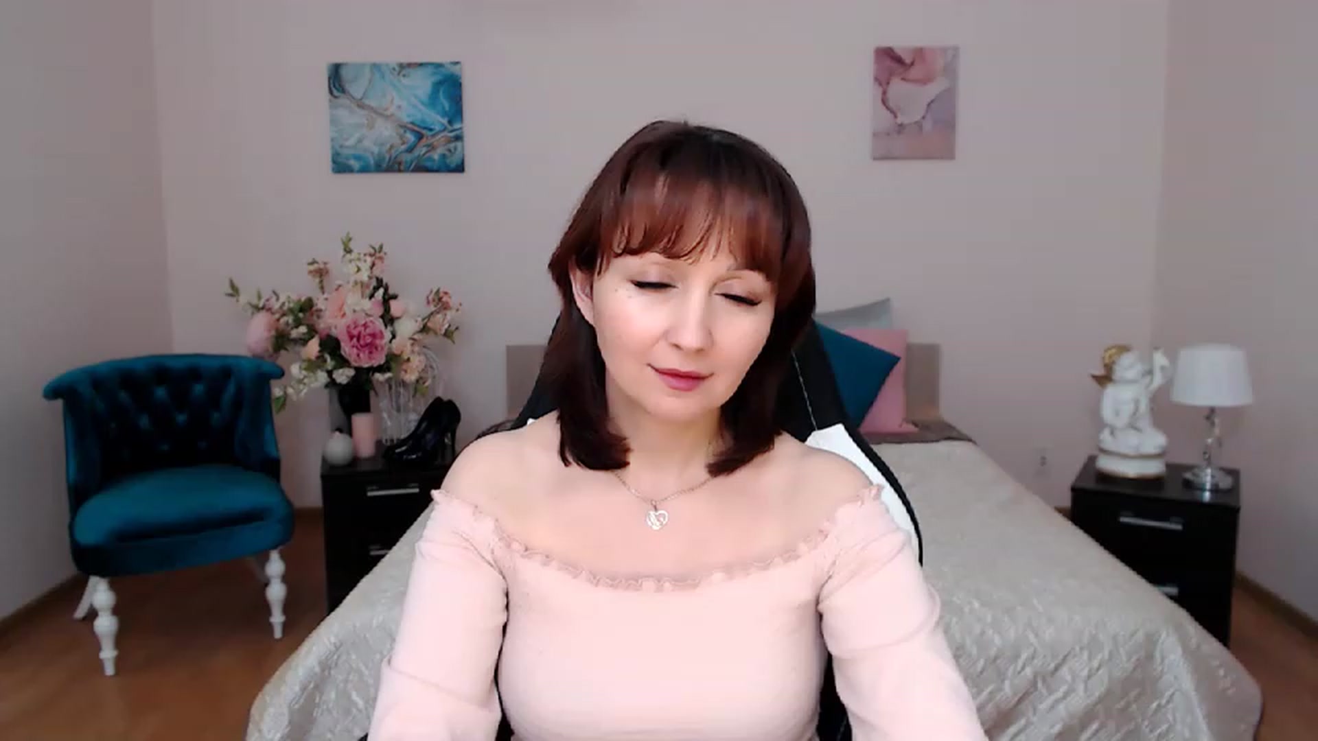Gallery image thumbnail from InLovedMoon's myfreecams stream on, 11/24/2022, 23:56 image 11 of 20