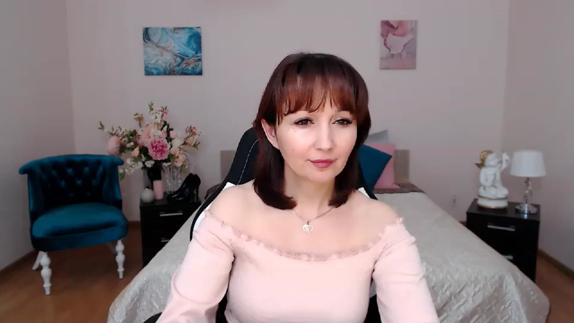 Gallery image thumbnail from InLovedMoon's myfreecams stream on, 11/24/2022, 23:56 image 16 of 20