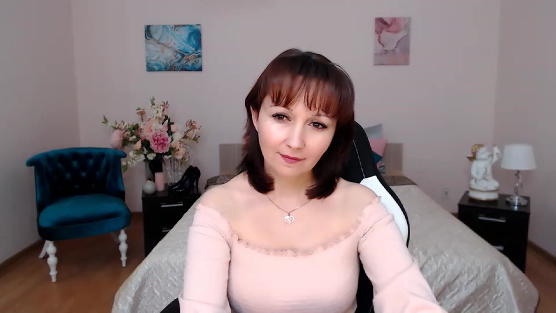 Gallery image thumbnail from InLovedMoon's myfreecams stream on, 11/25/2022, 03:38 image 19 of 20