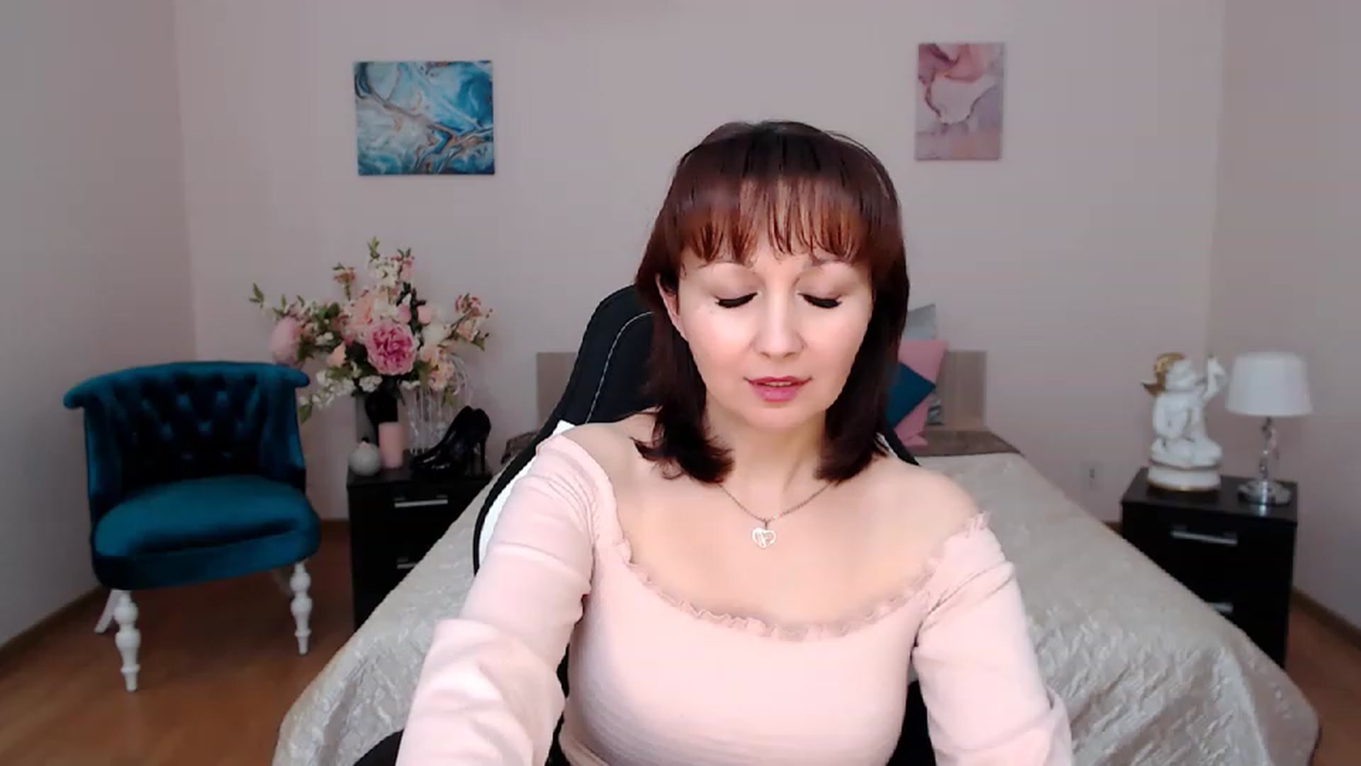 Gallery image thumbnail from InLovedMoon's myfreecams stream on, 11/25/2022, 03:38 image 4 of 20