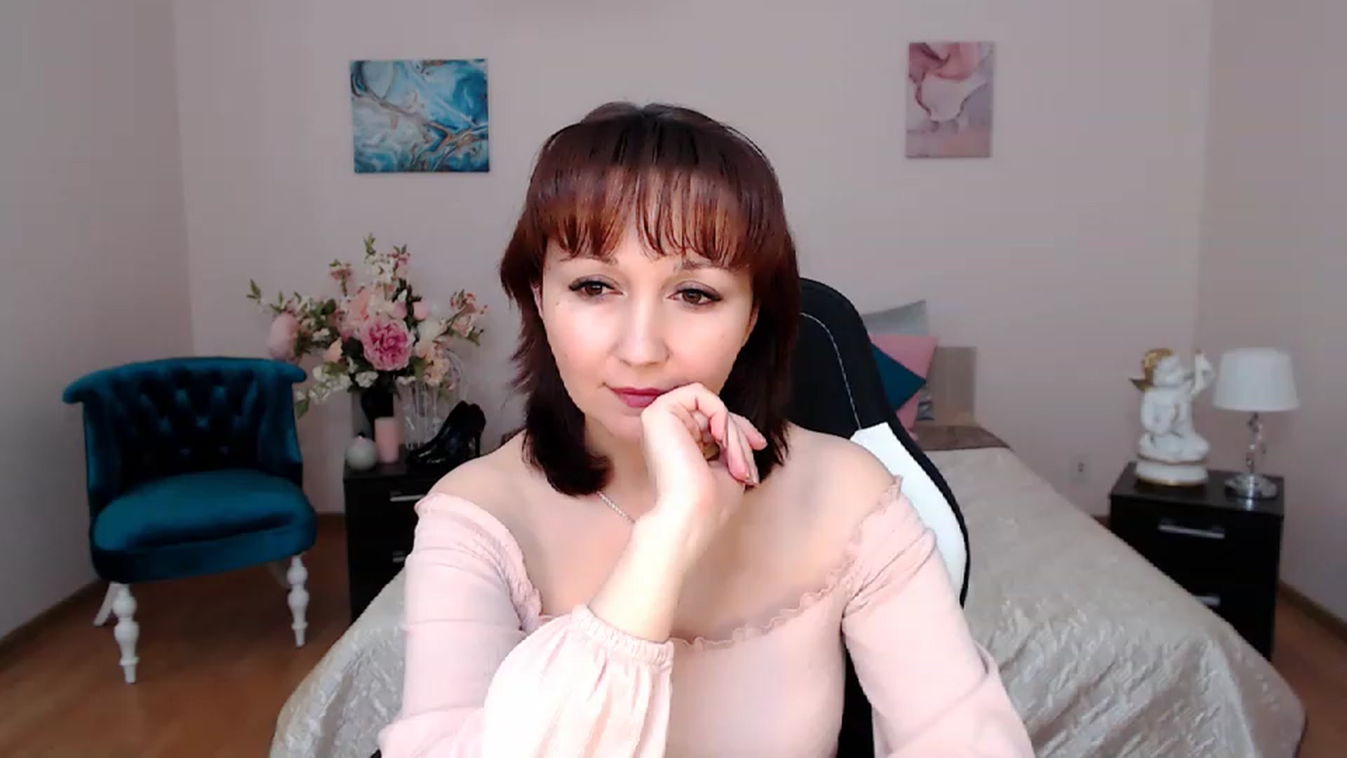 Gallery image thumbnail from InLovedMoon's myfreecams stream on, 11/25/2022, 03:38 image 16 of 20