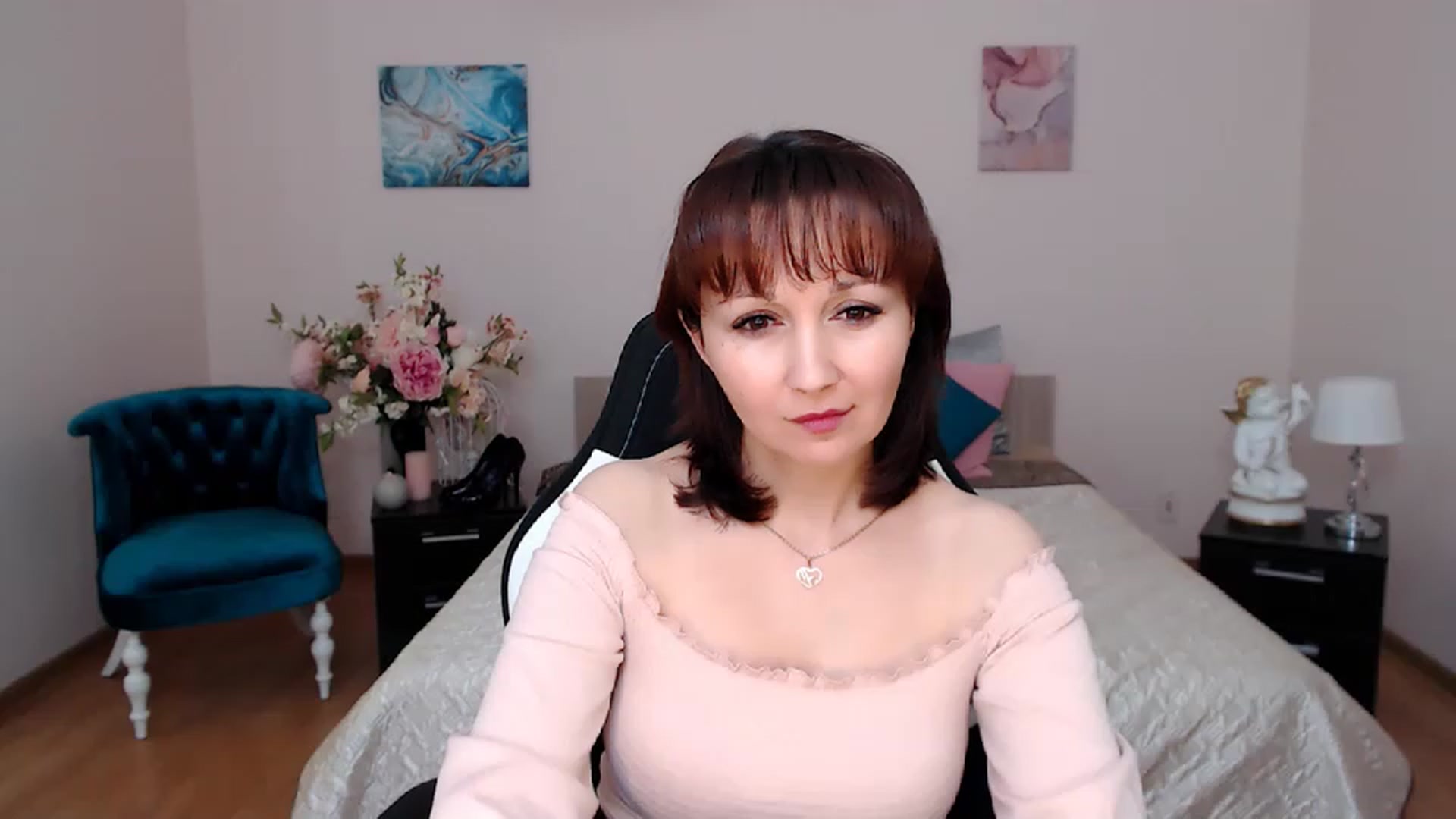 Gallery image thumbnail from InLovedMoon's myfreecams stream on, 11/25/2022, 03:38 image 5 of 20