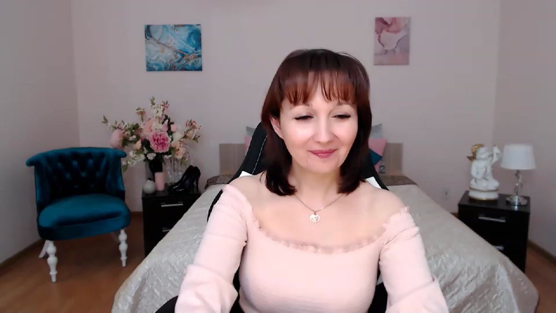 Gallery image thumbnail from InLovedMoon's myfreecams stream on, 11/25/2022, 03:38 image 11 of 20