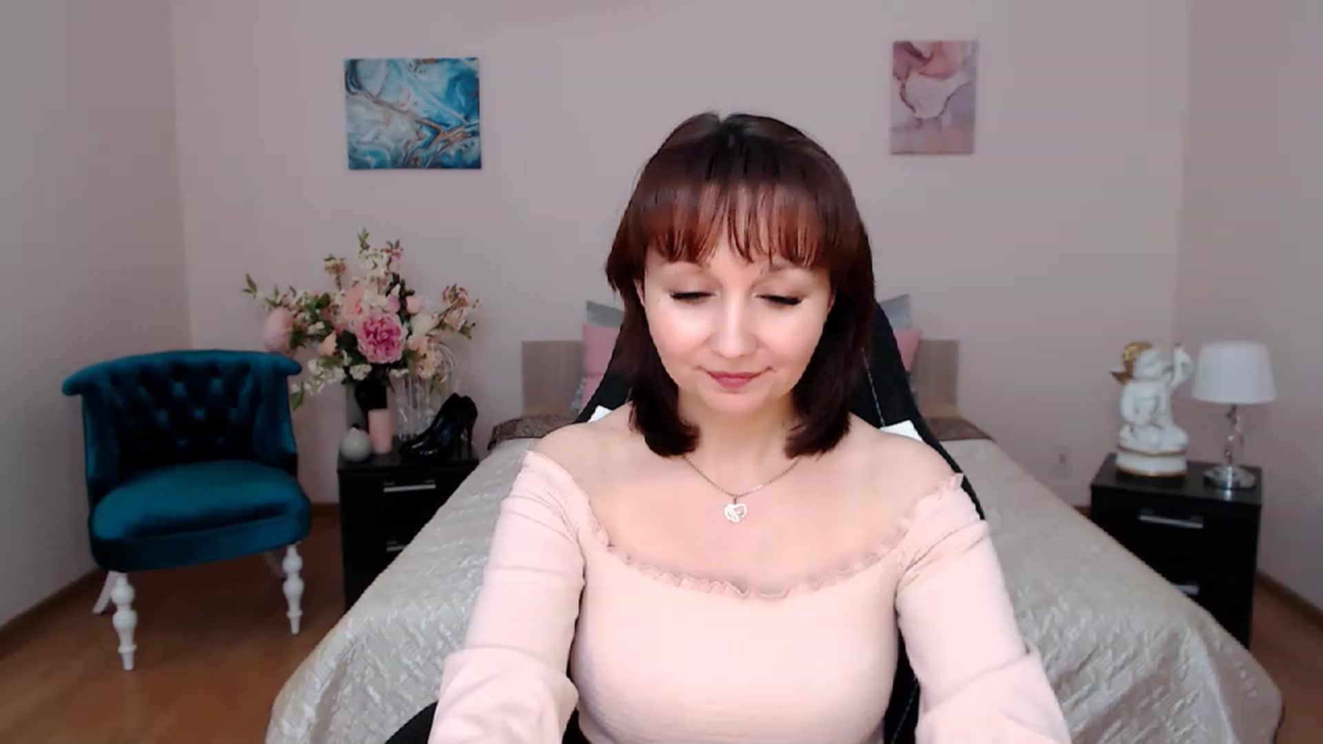 Gallery image thumbnail from InLovedMoon's myfreecams stream on, 11/25/2022, 03:38 image 17 of 20