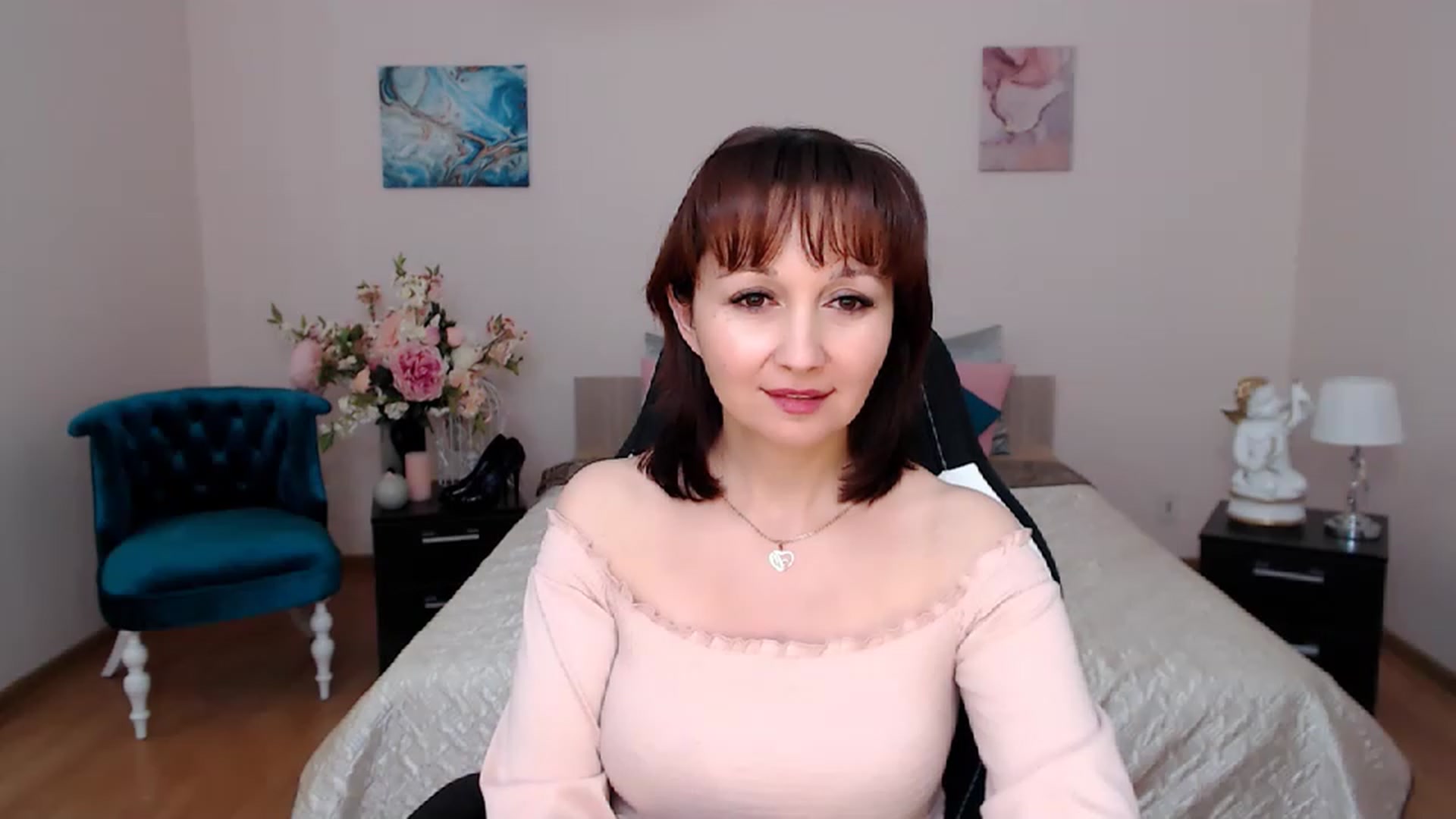 Gallery image thumbnail from InLovedMoon's myfreecams stream on, 11/25/2022, 03:38 image 10 of 20