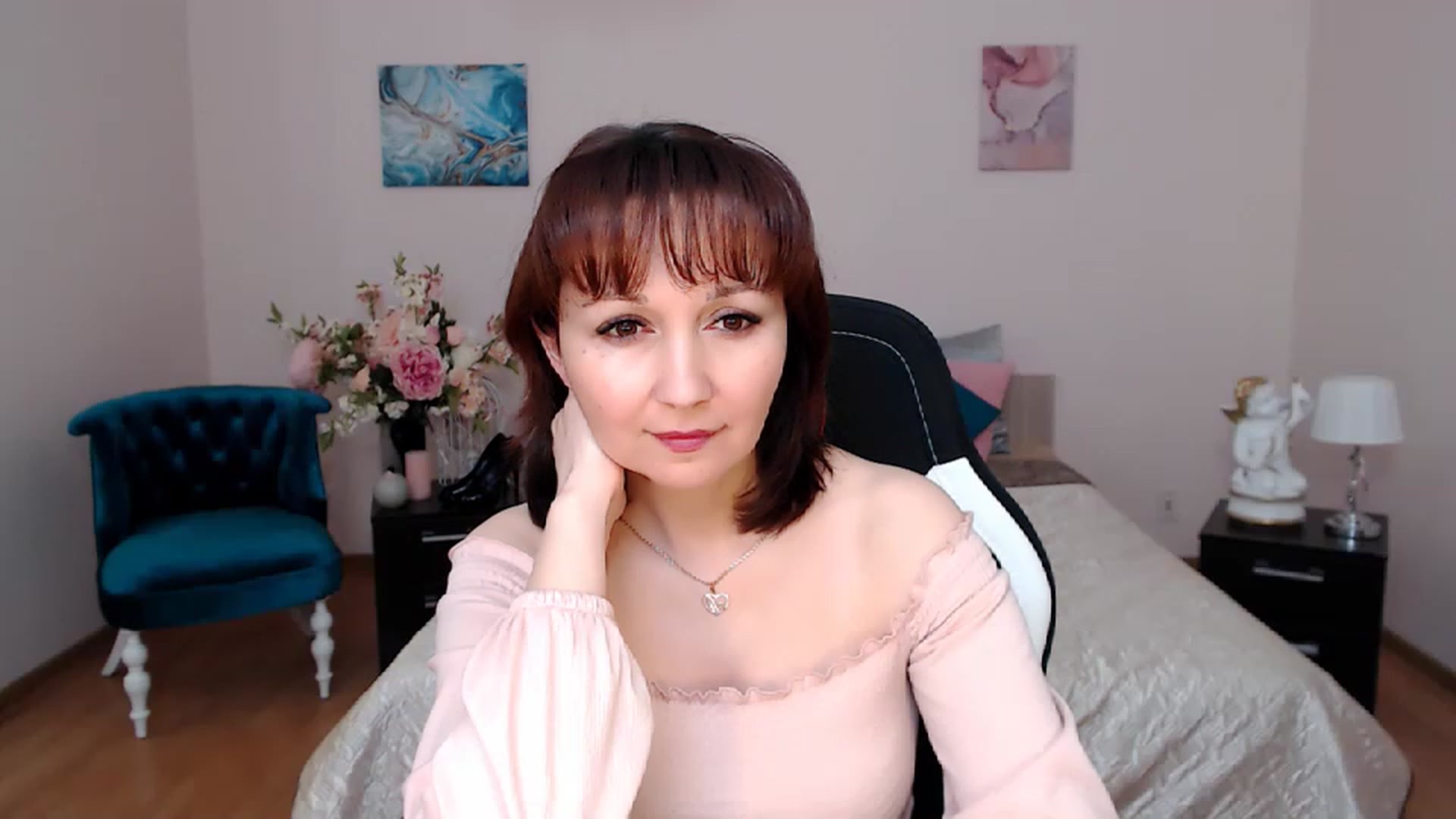 Gallery image thumbnail from InLovedMoon's myfreecams stream on, 11/25/2022, 03:38 image 13 of 20