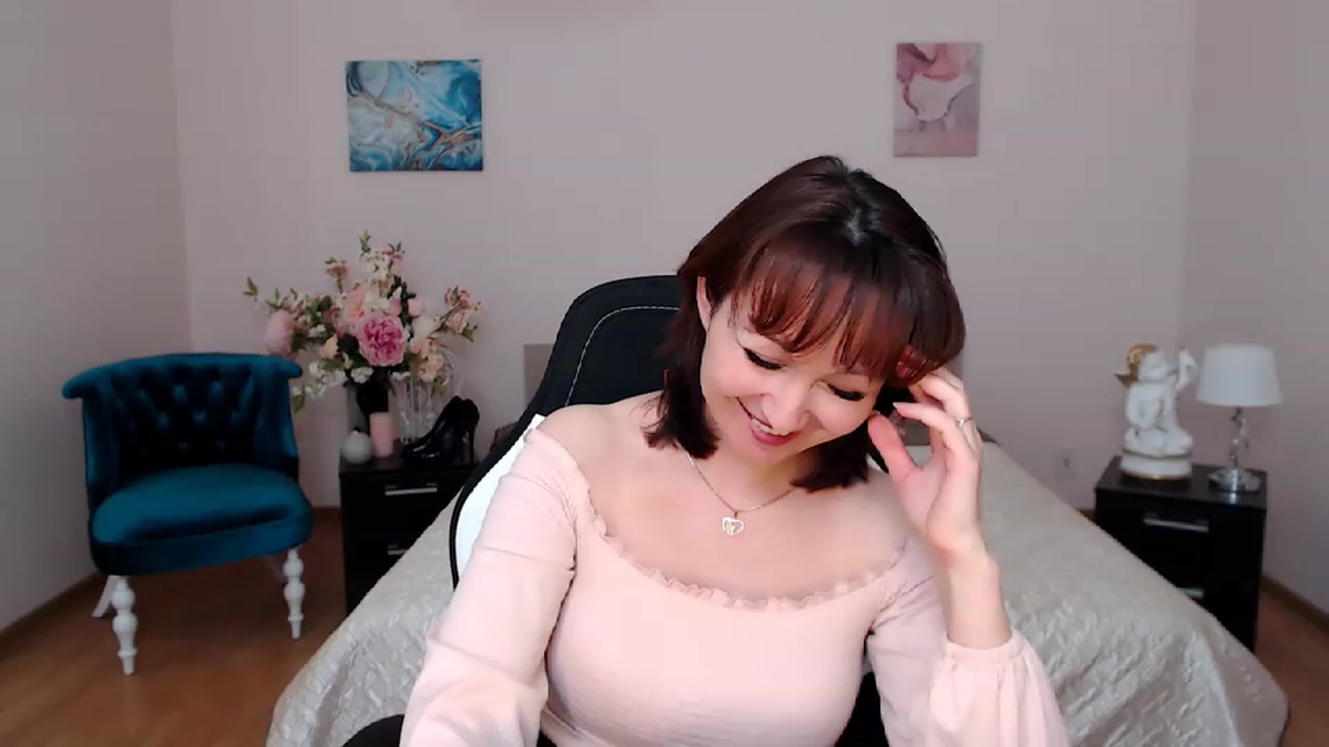 Gallery image thumbnail from InLovedMoon's myfreecams stream on, 11/25/2022, 03:38 image 6 of 20