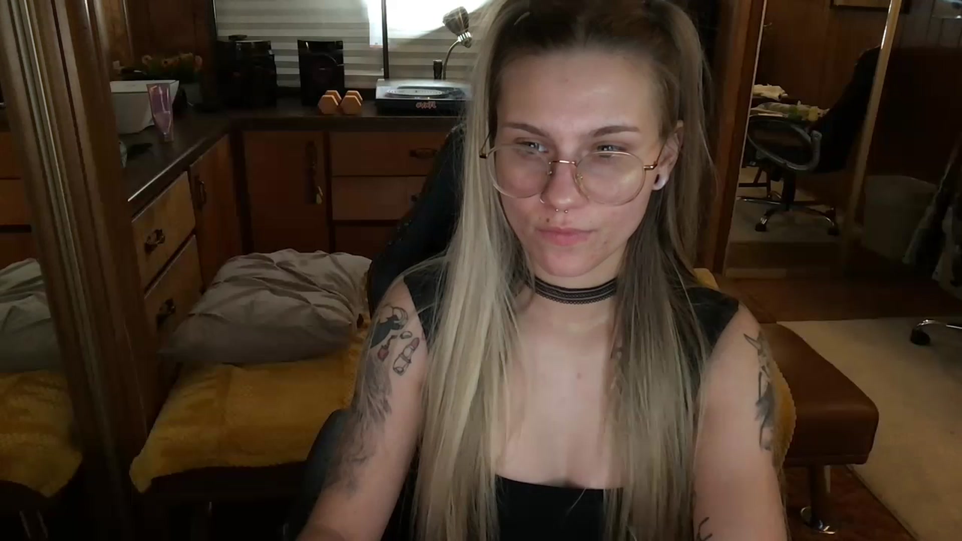 Gallery image thumbnail from Incognitobabe's myfreecams stream on, 11/21/2022, 06:47 image 15 of 20
