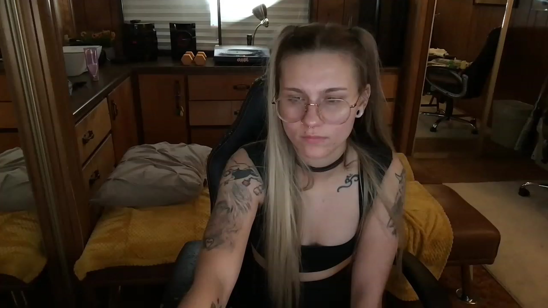 Gallery image thumbnail from Incognitobabe's myfreecams stream on, 11/21/2022, 06:47 image 20 of 20