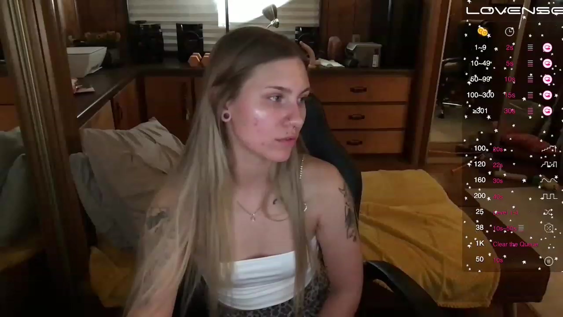 Gallery image thumbnail from Incognitobabe's myfreecams stream on, 11/23/2022, 04:58 image 15 of 20