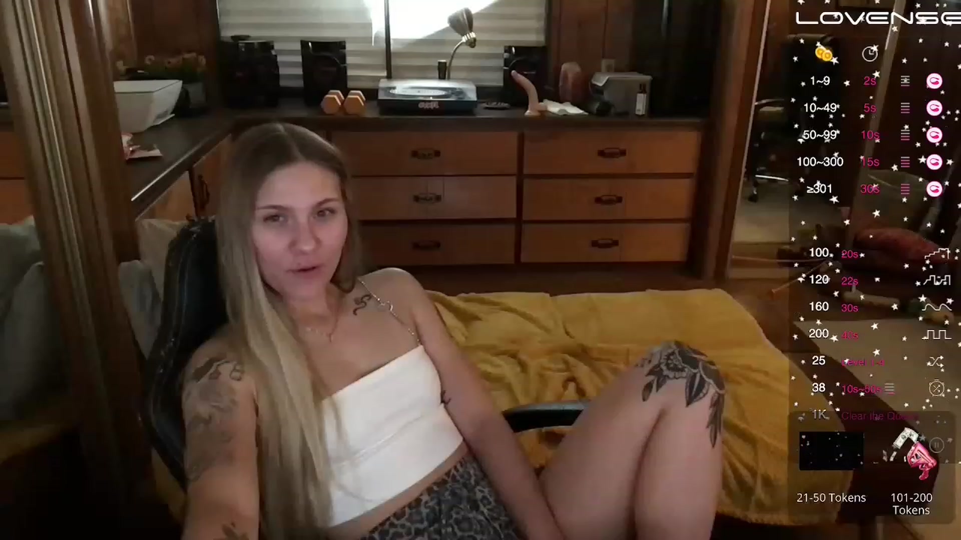 Gallery image thumbnail from Incognitobabe's myfreecams stream on, 11/23/2022, 04:58 image 18 of 20