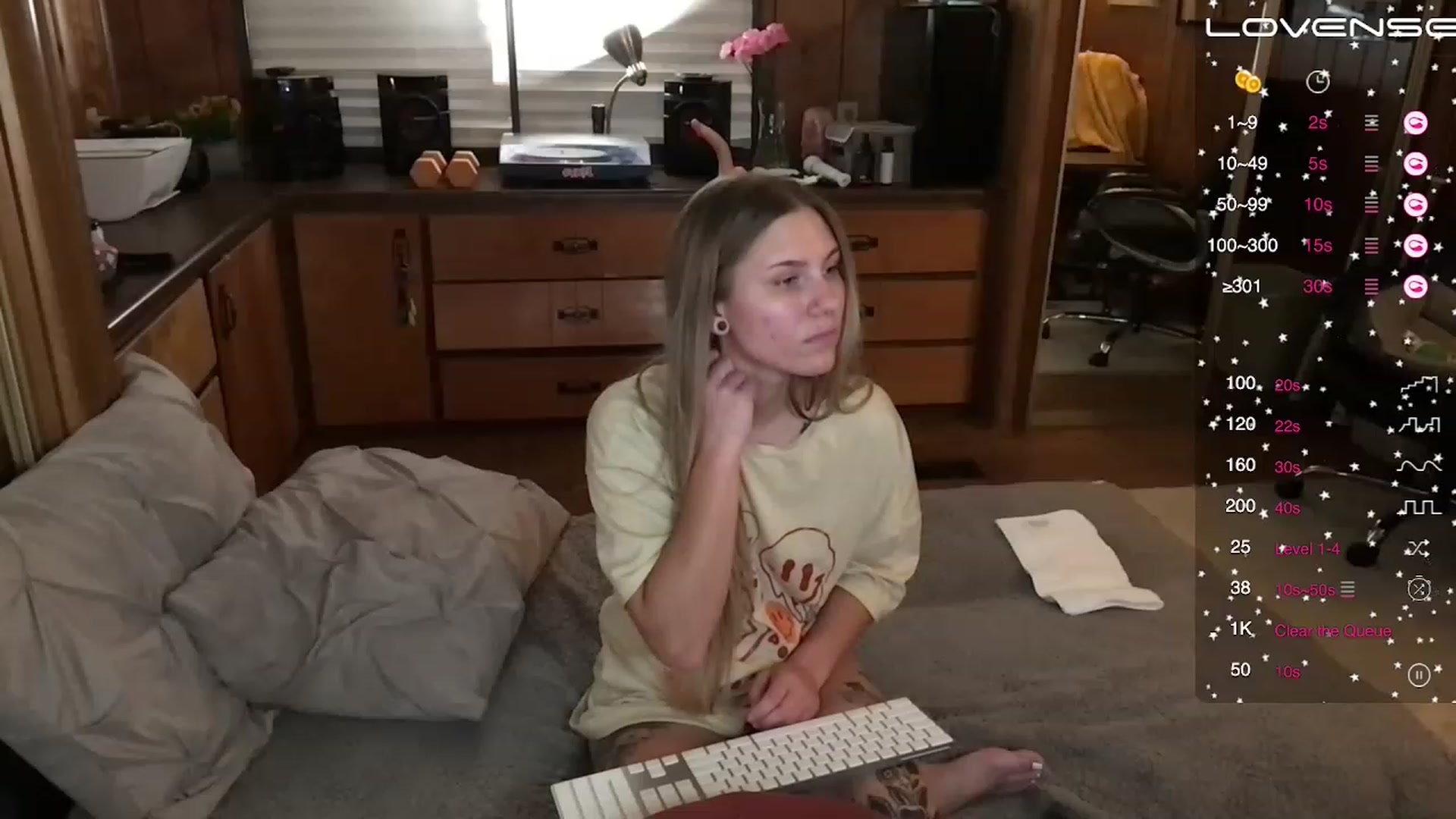 Gallery image thumbnail from Incognitobabe's myfreecams stream on, 11/28/2022, 03:36 image 7 of 20
