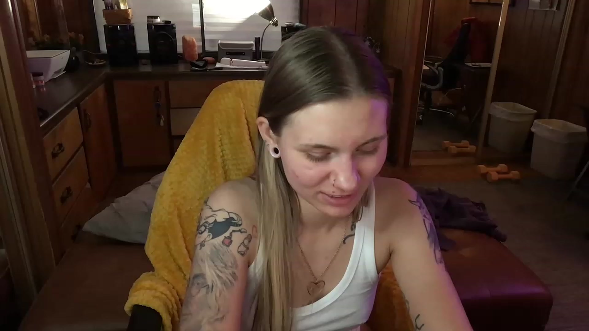Gallery image thumbnail from Incognitobabe's myfreecams stream on, 12/31/2022, 14:08 image 17 of 20