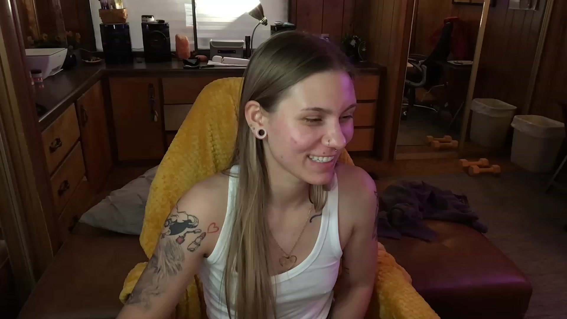 Gallery image thumbnail from Incognitobabe's myfreecams stream on, 12/31/2022, 14:08 image 18 of 20