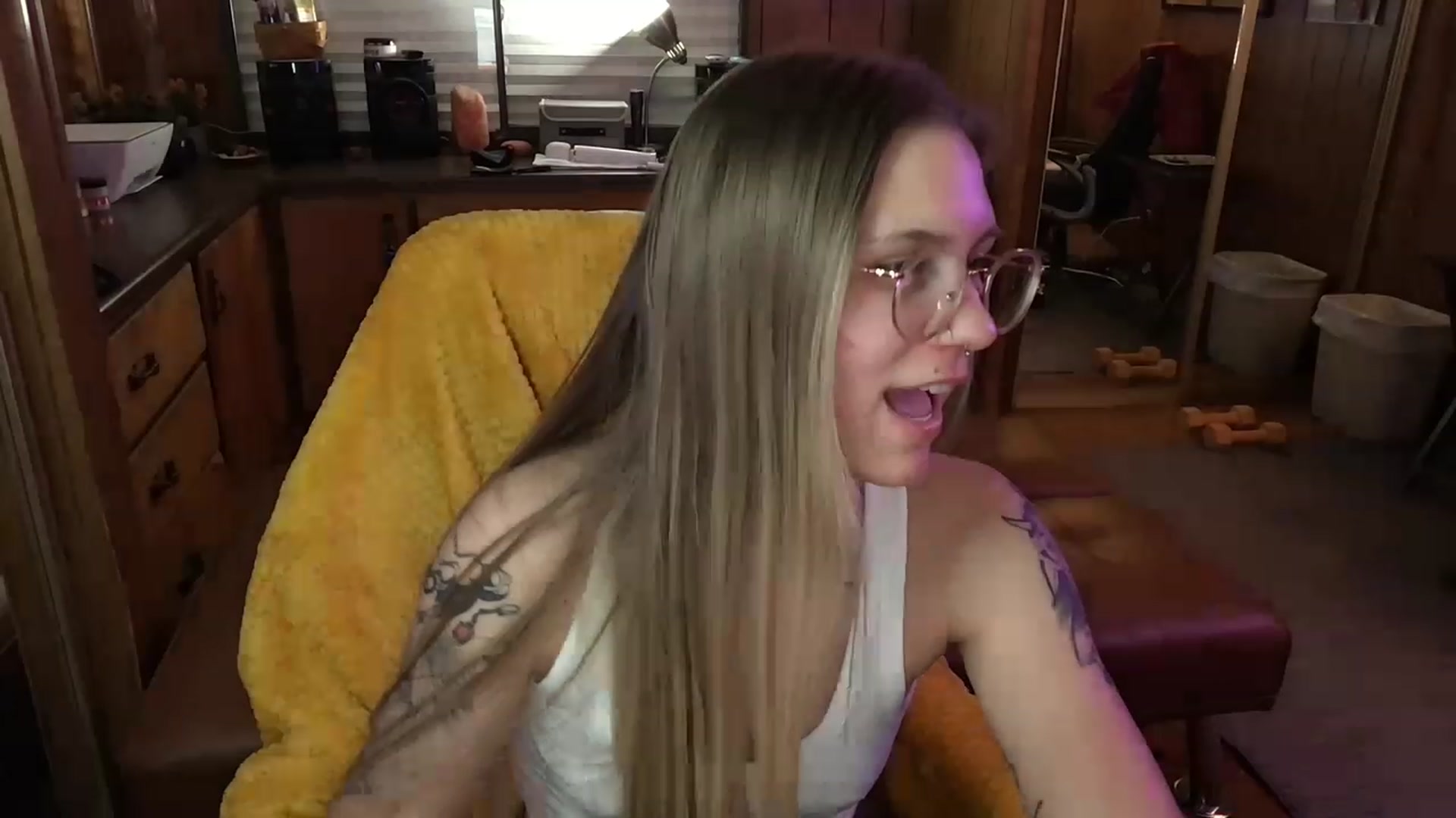Gallery image thumbnail from Incognitobabe's myfreecams stream on, 12/31/2022, 14:08 image 3 of 20