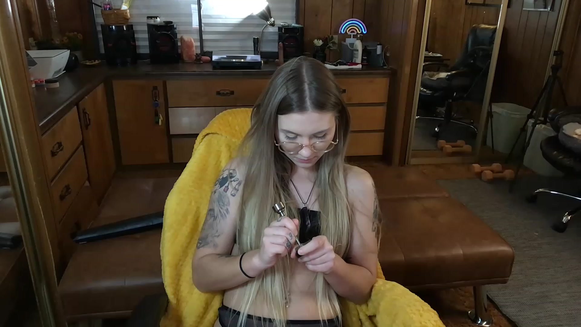 Gallery image thumbnail from Incognitobabe's myfreecams stream on, 01/08/2023, 08:47 image 6 of 20