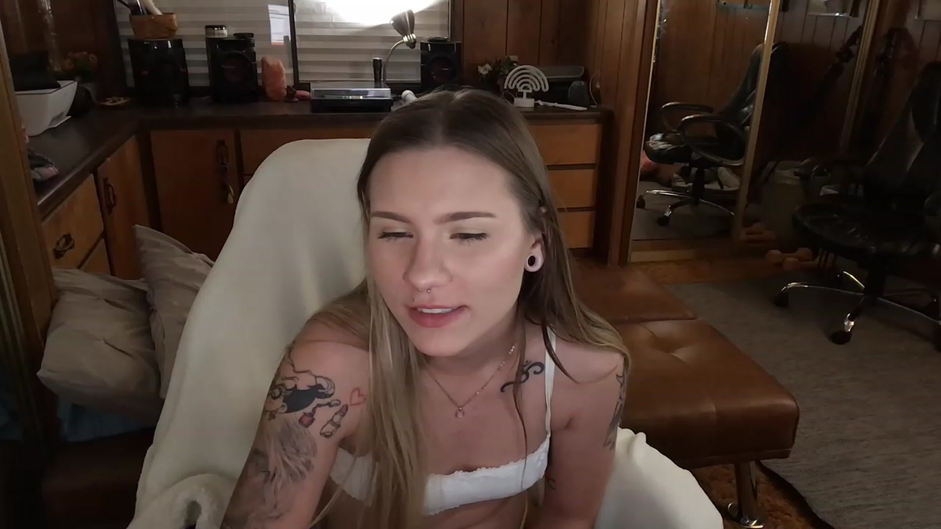 Gallery image thumbnail from Incognitobabe's myfreecams stream on, 01/22/2023, 13:05 image 19 of 20